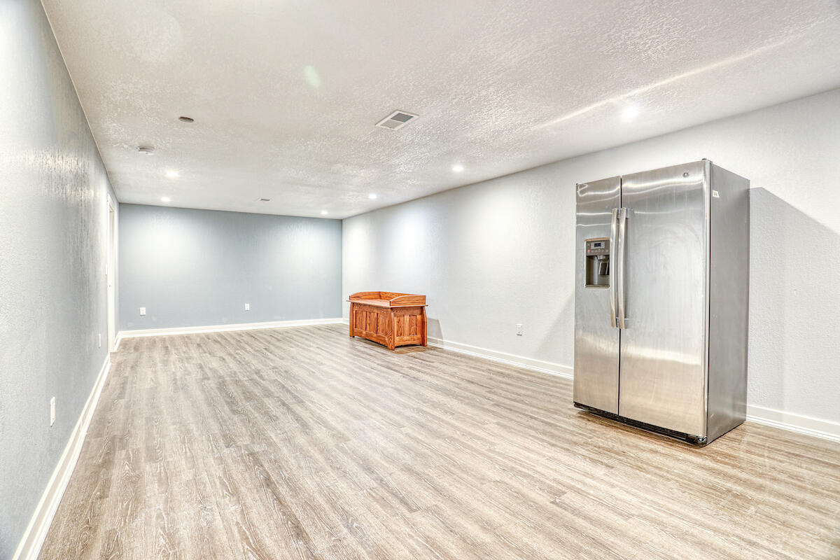 3350 Willow Creek Rd