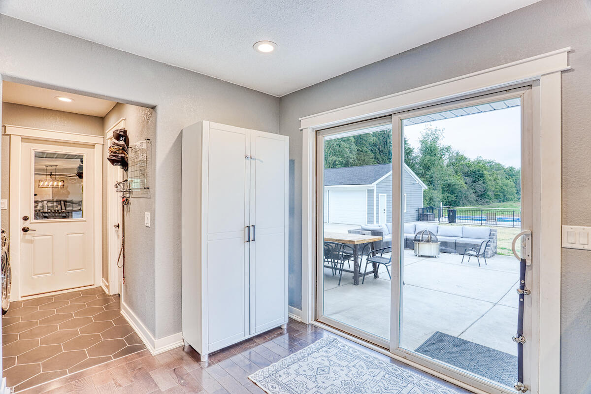 3350 Willow Creek Rd