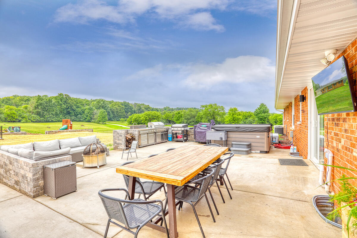 3350 Willow Creek Rd