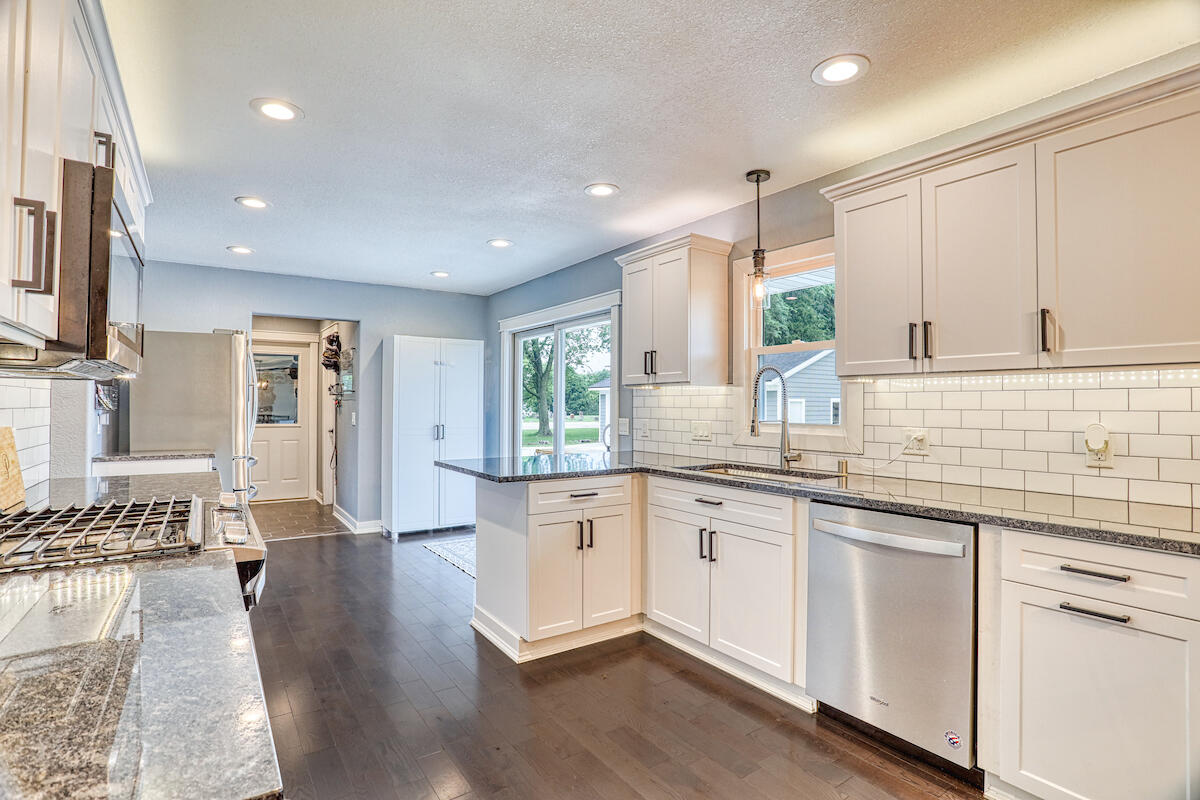 3350 Willow Creek Rd