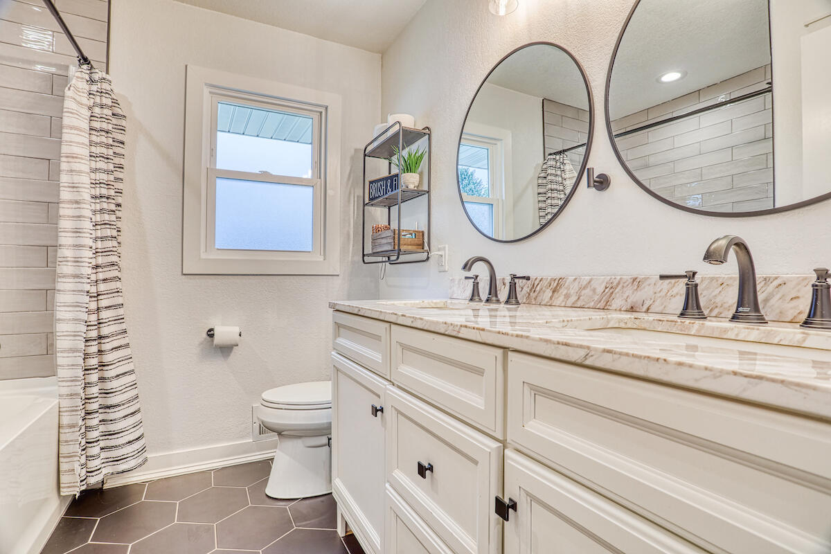 3350 Willow Creek Rd