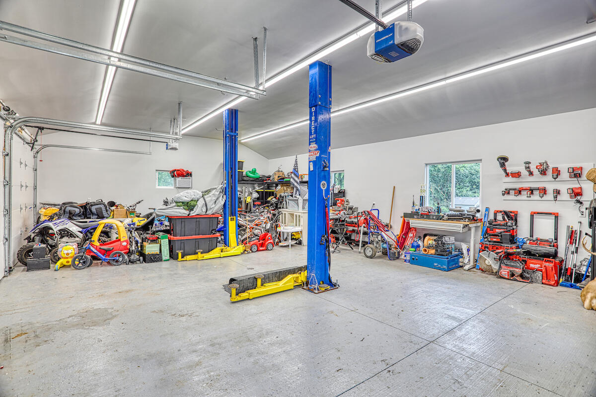 3350 Willow Creek Rd