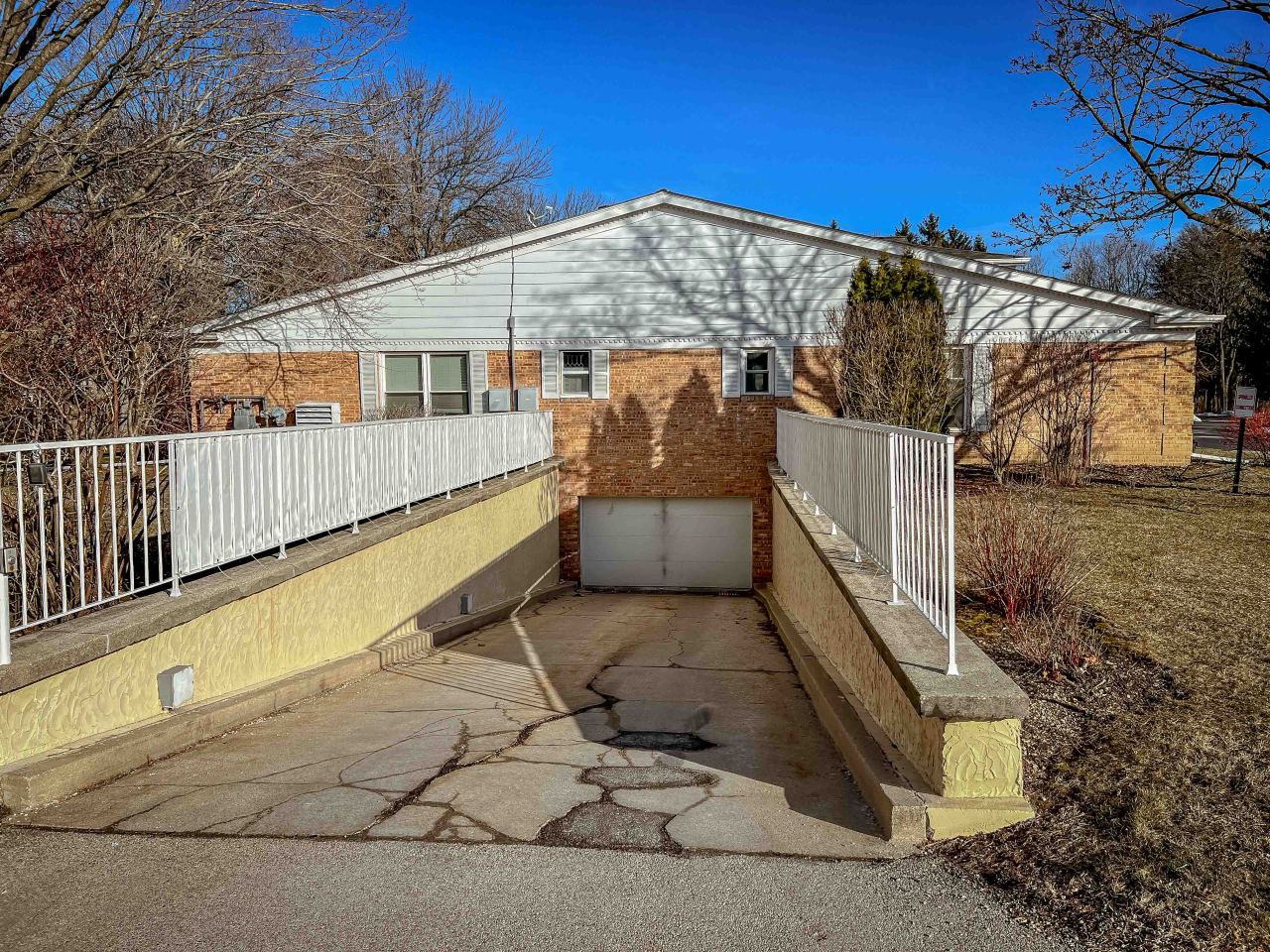 933 W Heritage Ct 104