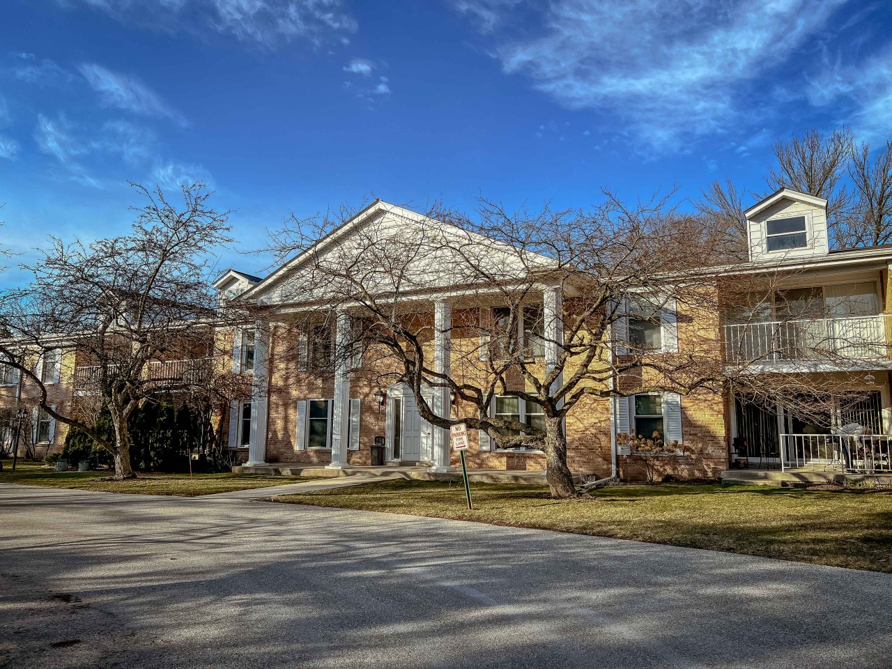 933 W Heritage Ct 104