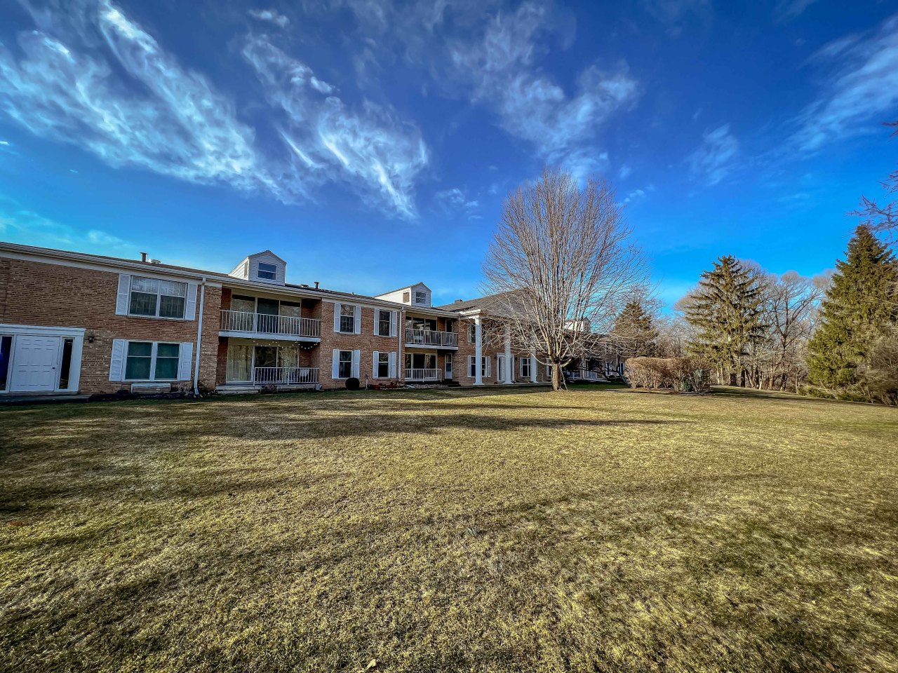 933 W Heritage Ct 104