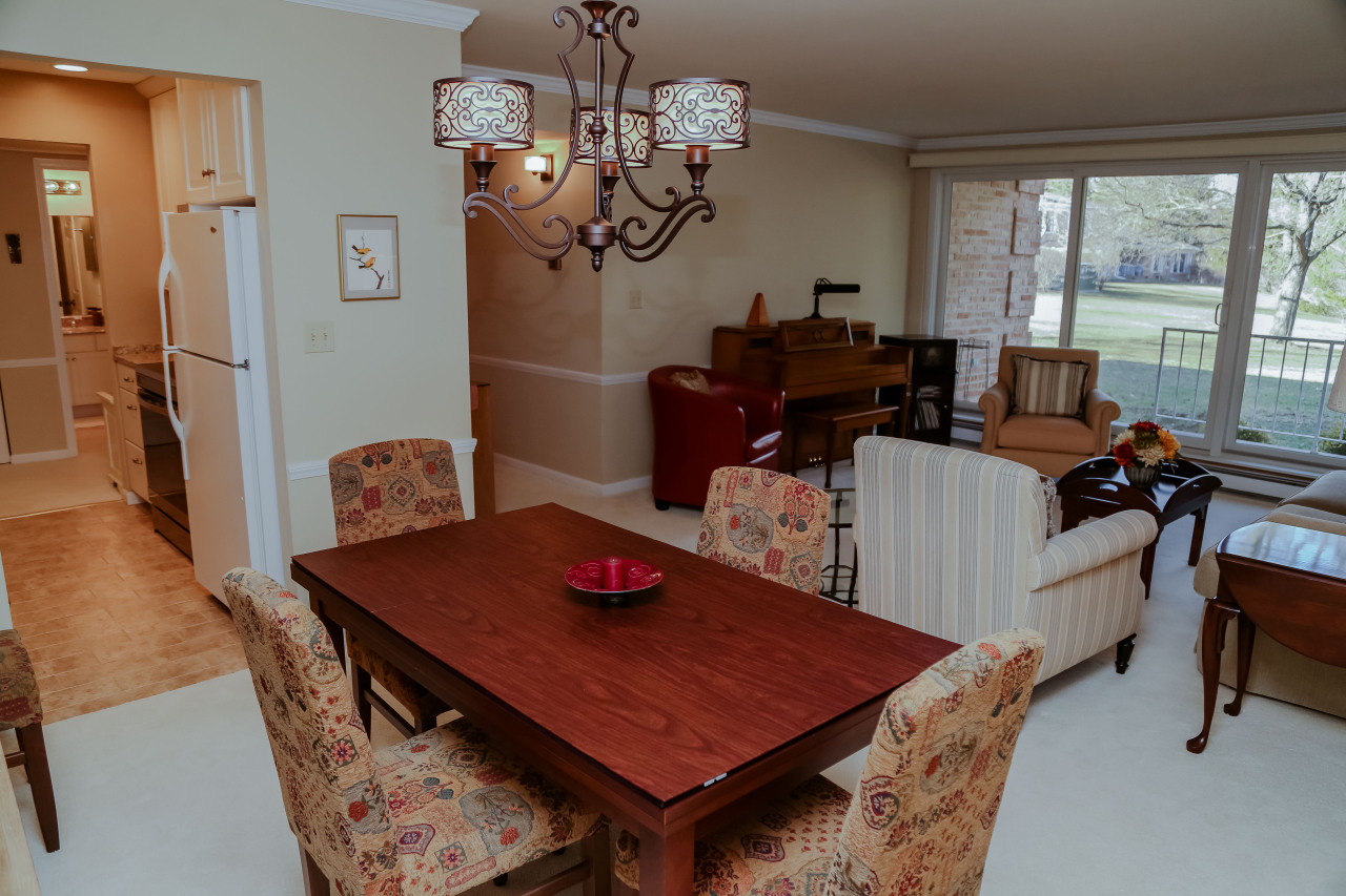 933 W Heritage Ct 104