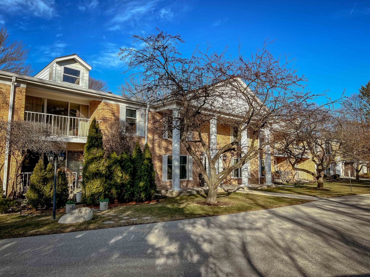 933 W Heritage Ct 104