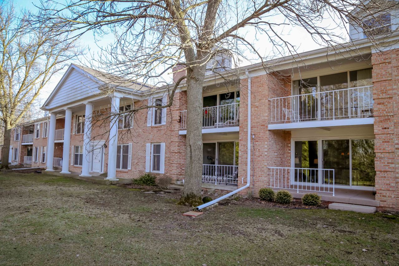 933 W Heritage Ct 104