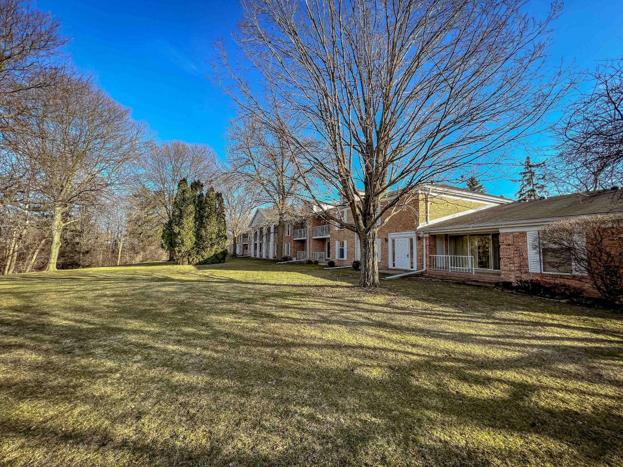 933 W Heritage Ct 104