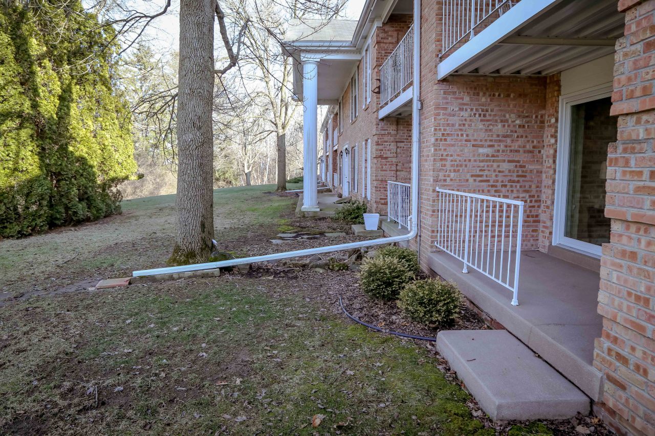 933 W Heritage Ct 104