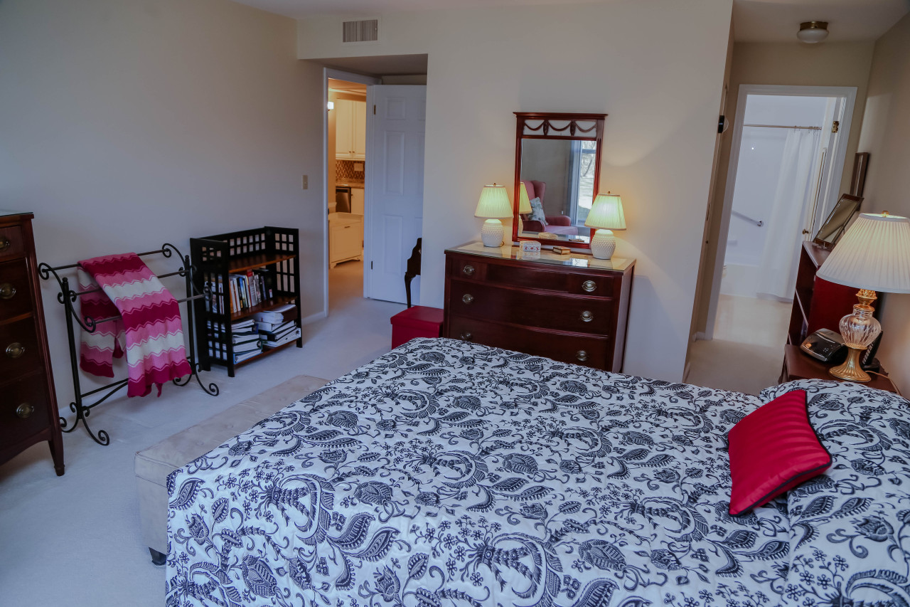 933 W Heritage Ct 104