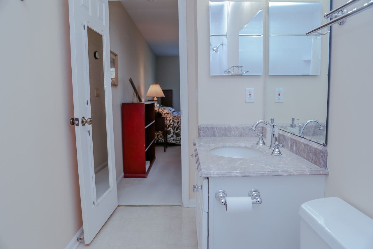 933 W Heritage Ct 104