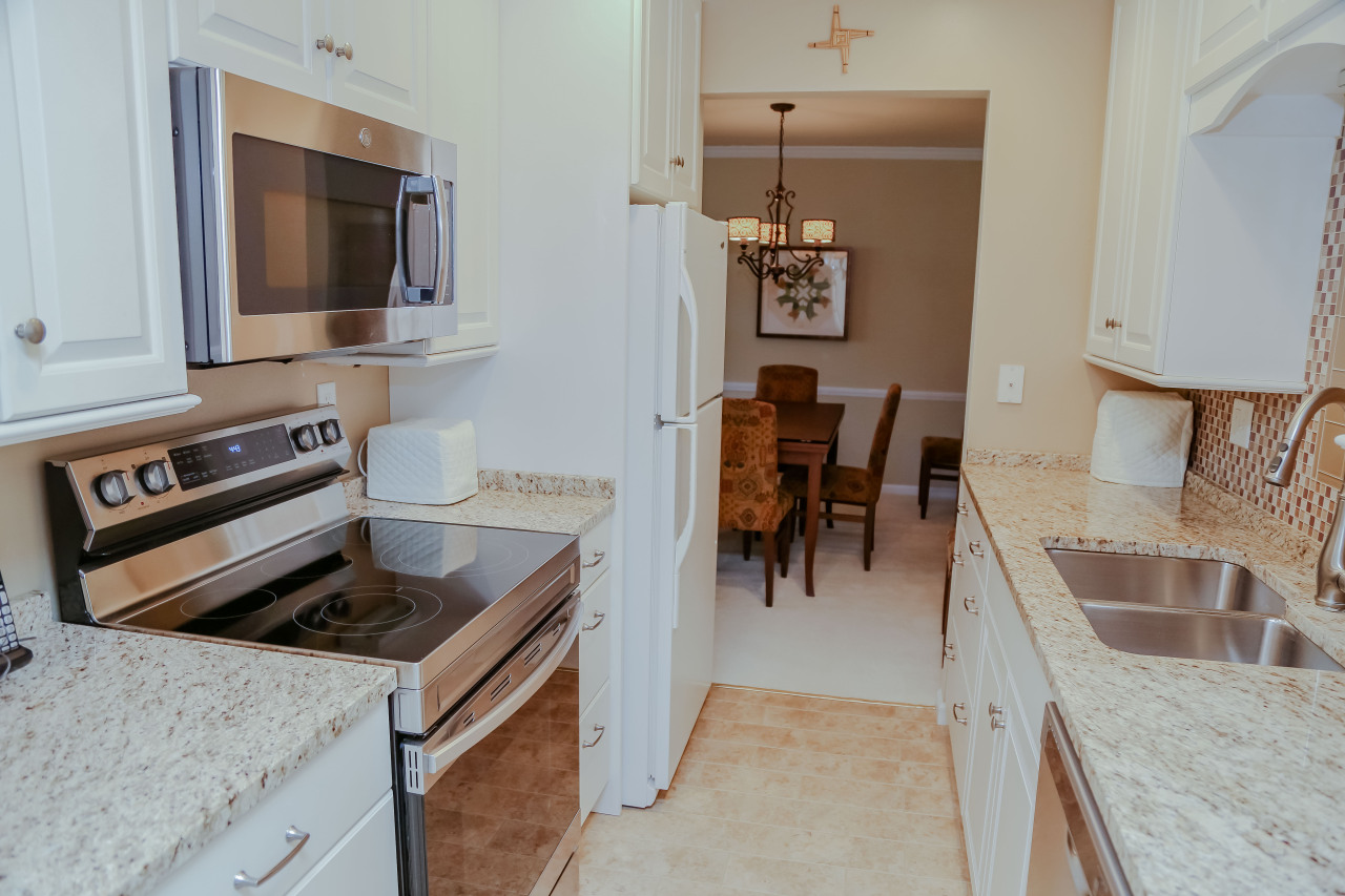 933 W Heritage Ct 104