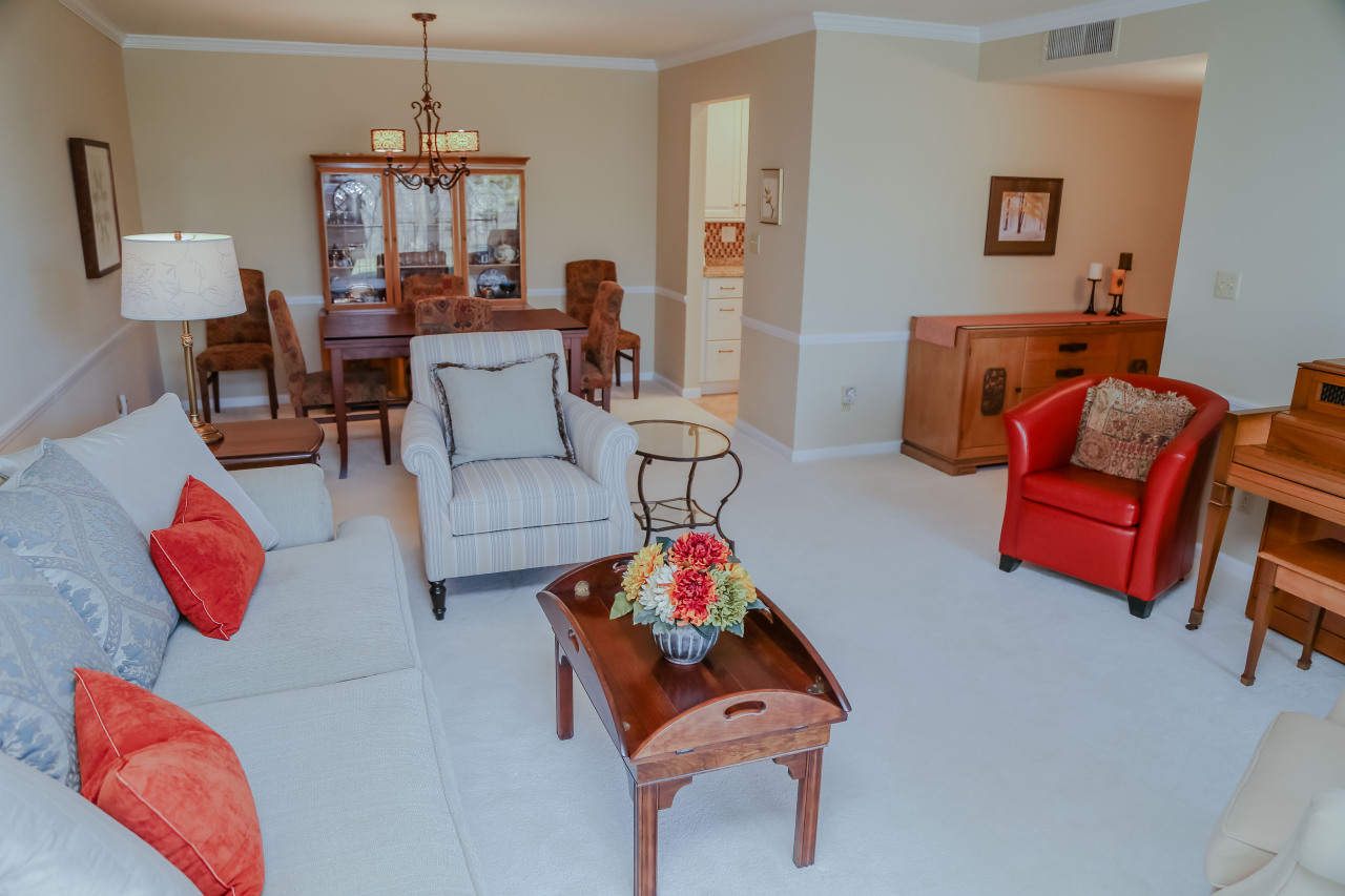 933 W Heritage Ct 104