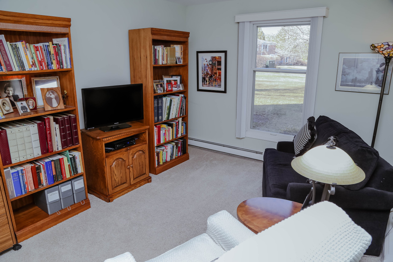 933 W Heritage Ct 104