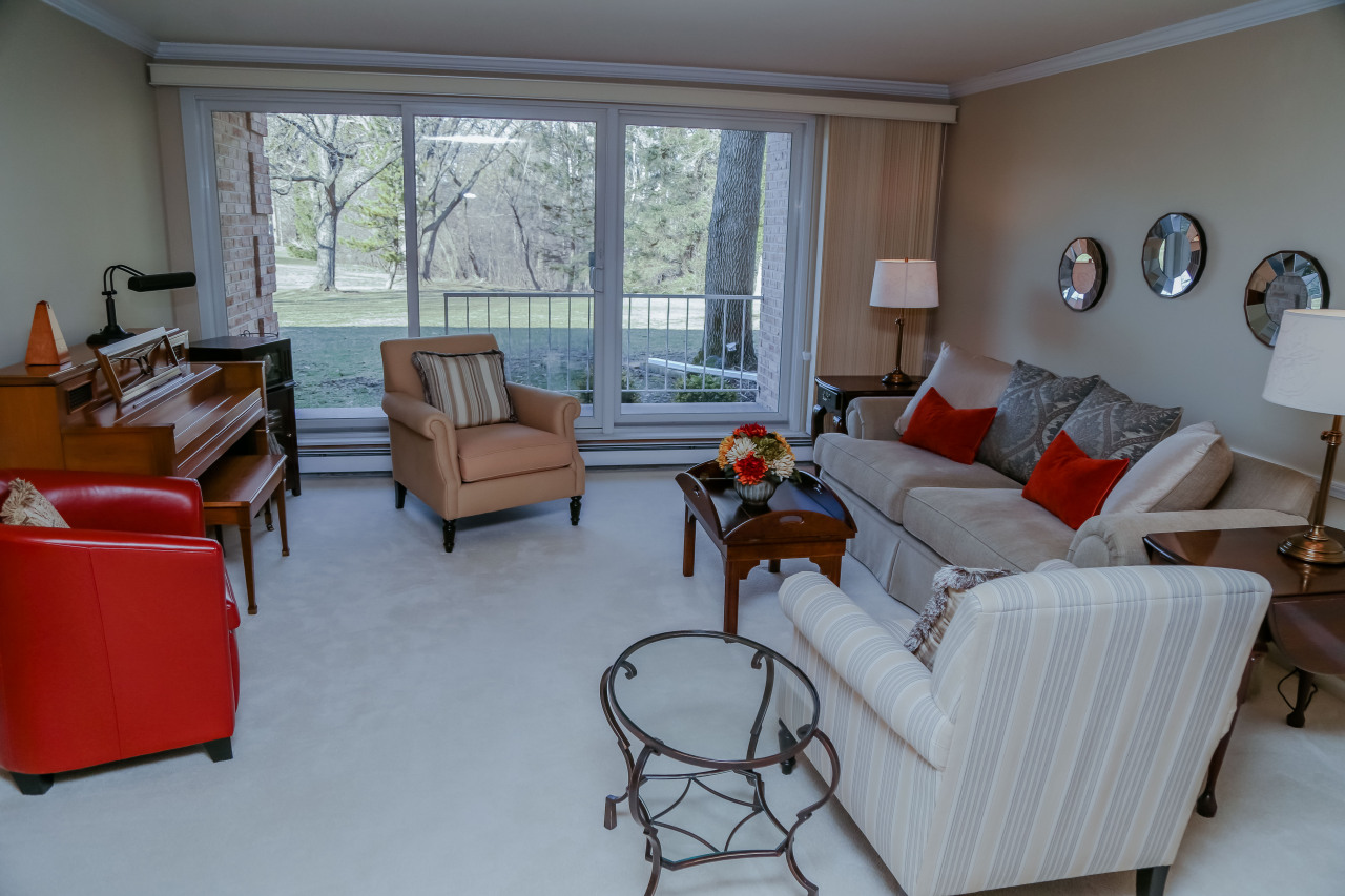 933 W Heritage Ct 104