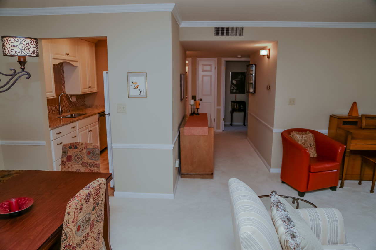 933 W Heritage Ct 104