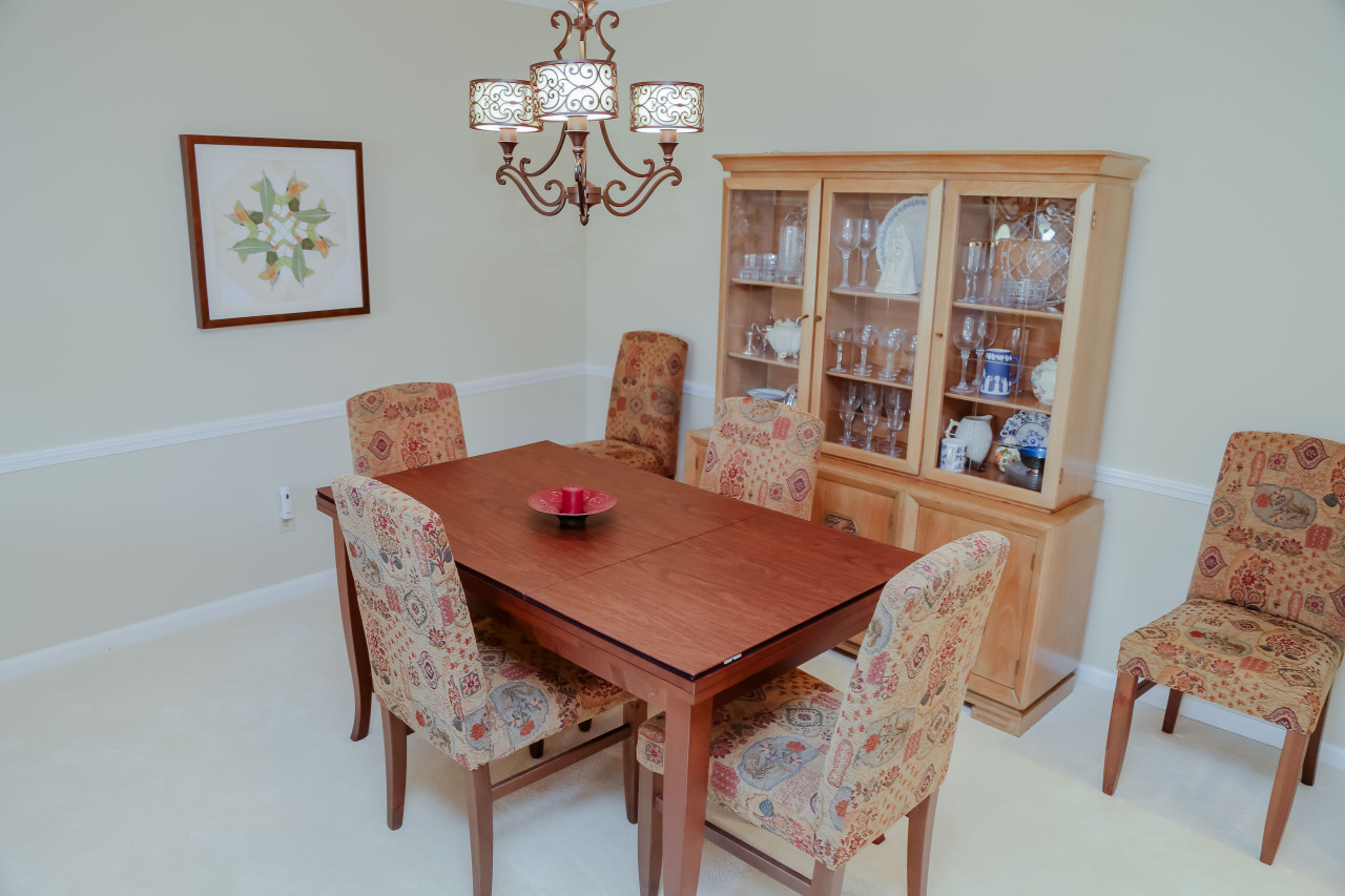 933 W Heritage Ct 104