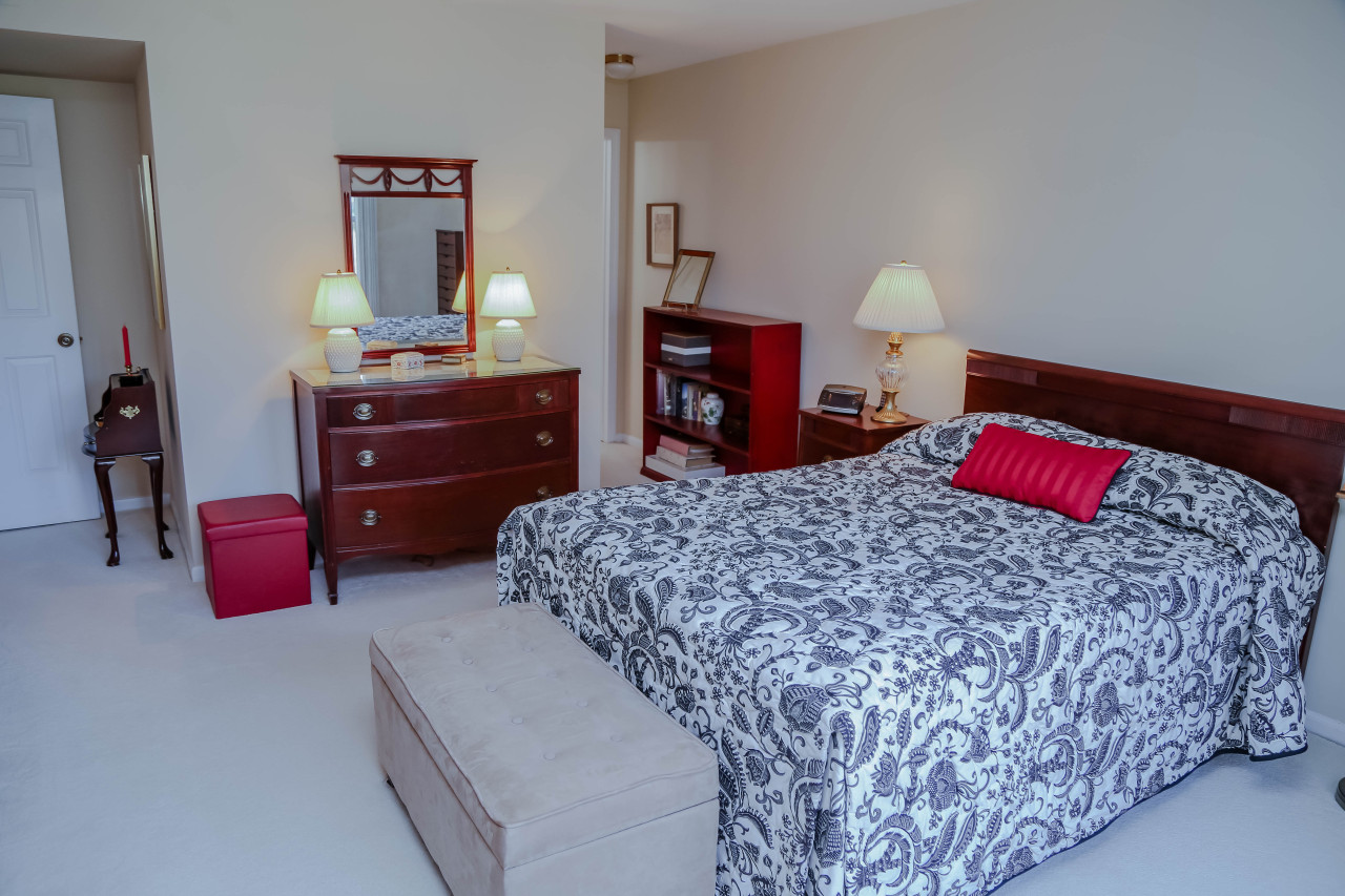 933 W Heritage Ct 104