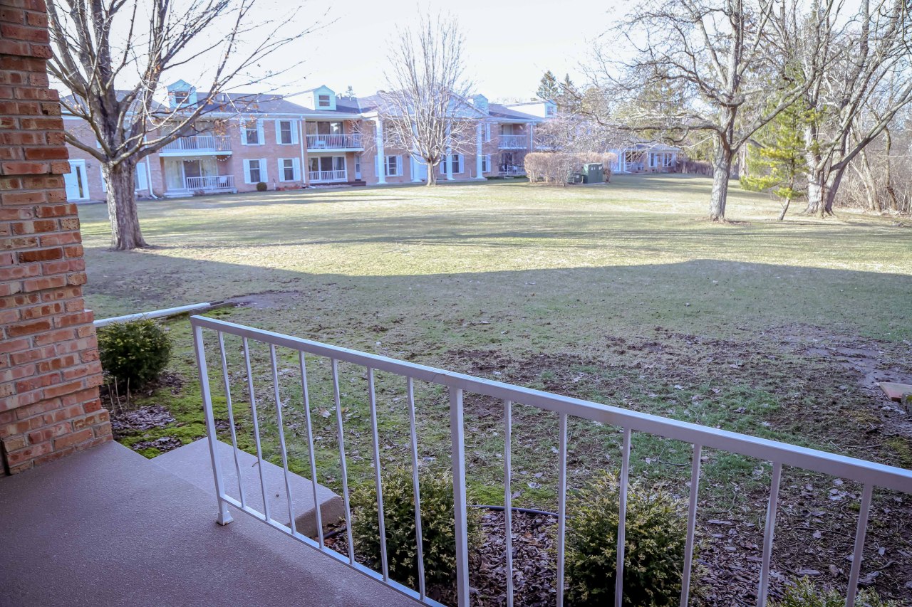 933 W Heritage Ct 104