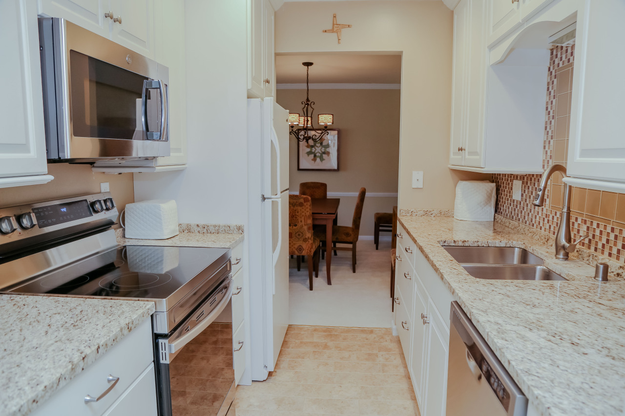 933 W Heritage Ct 104