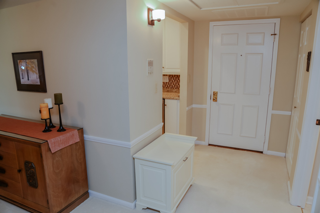 933 W Heritage Ct 104