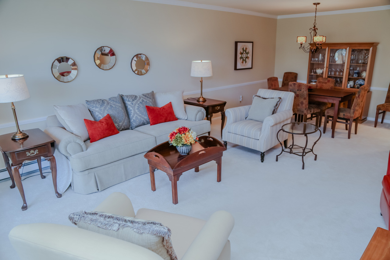 933 W Heritage Ct 104