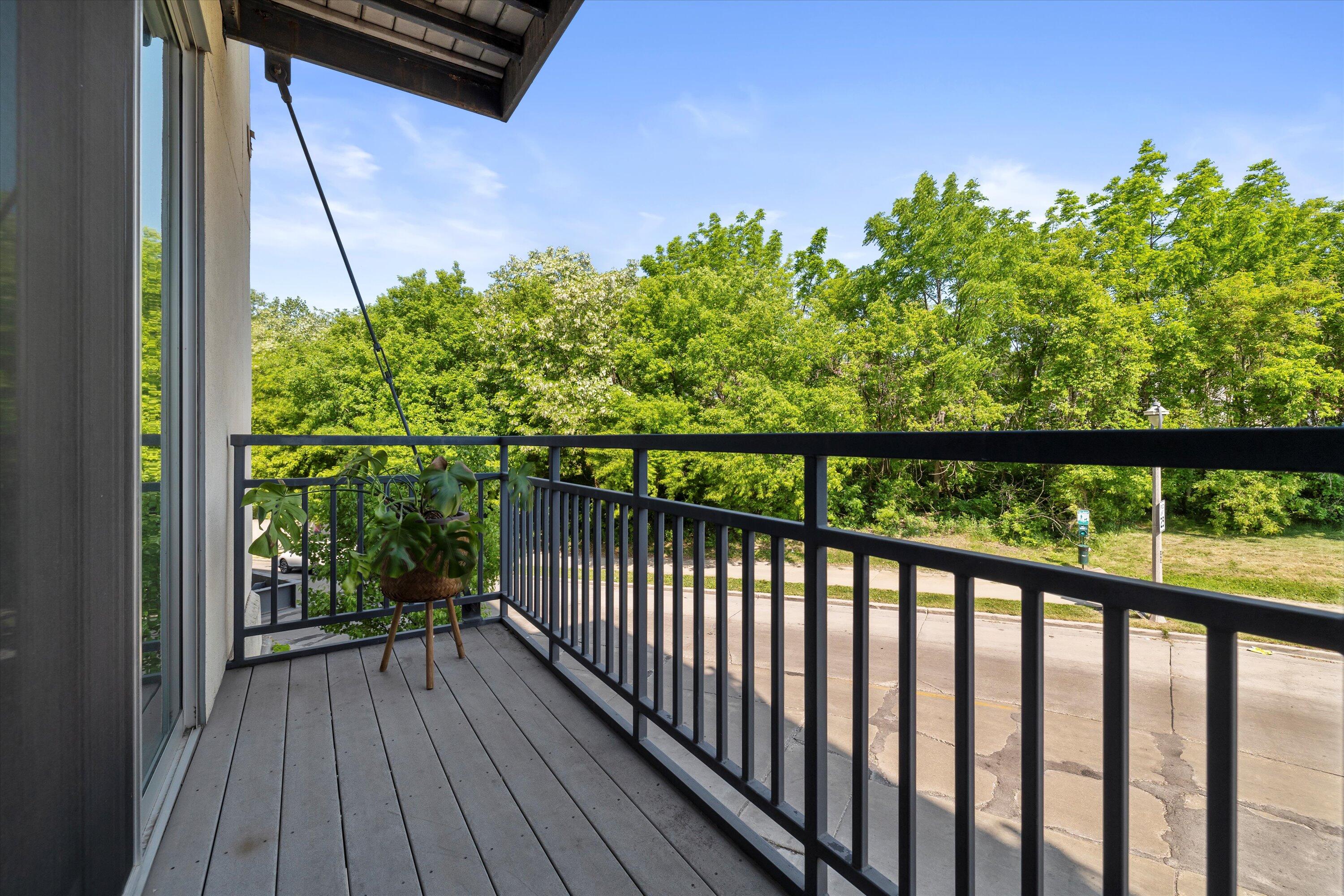 2080 N Commerce St 217