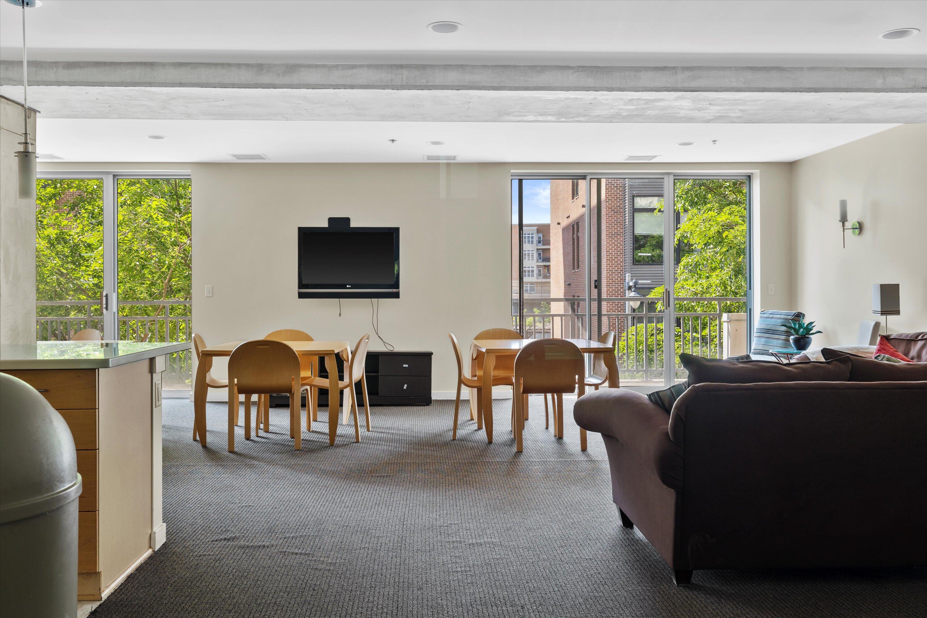 2080 N Commerce St 217