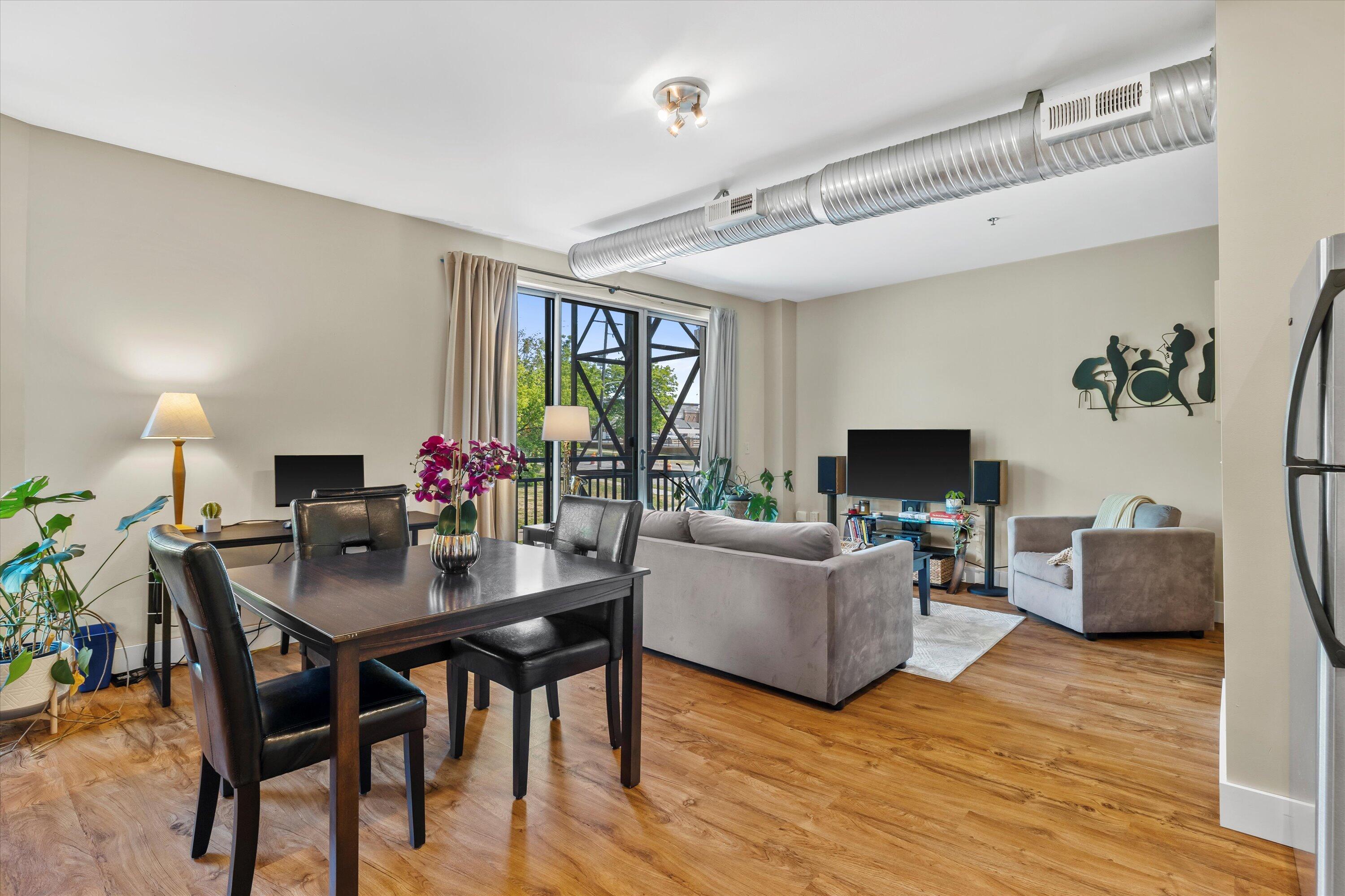 2080 N Commerce St 217