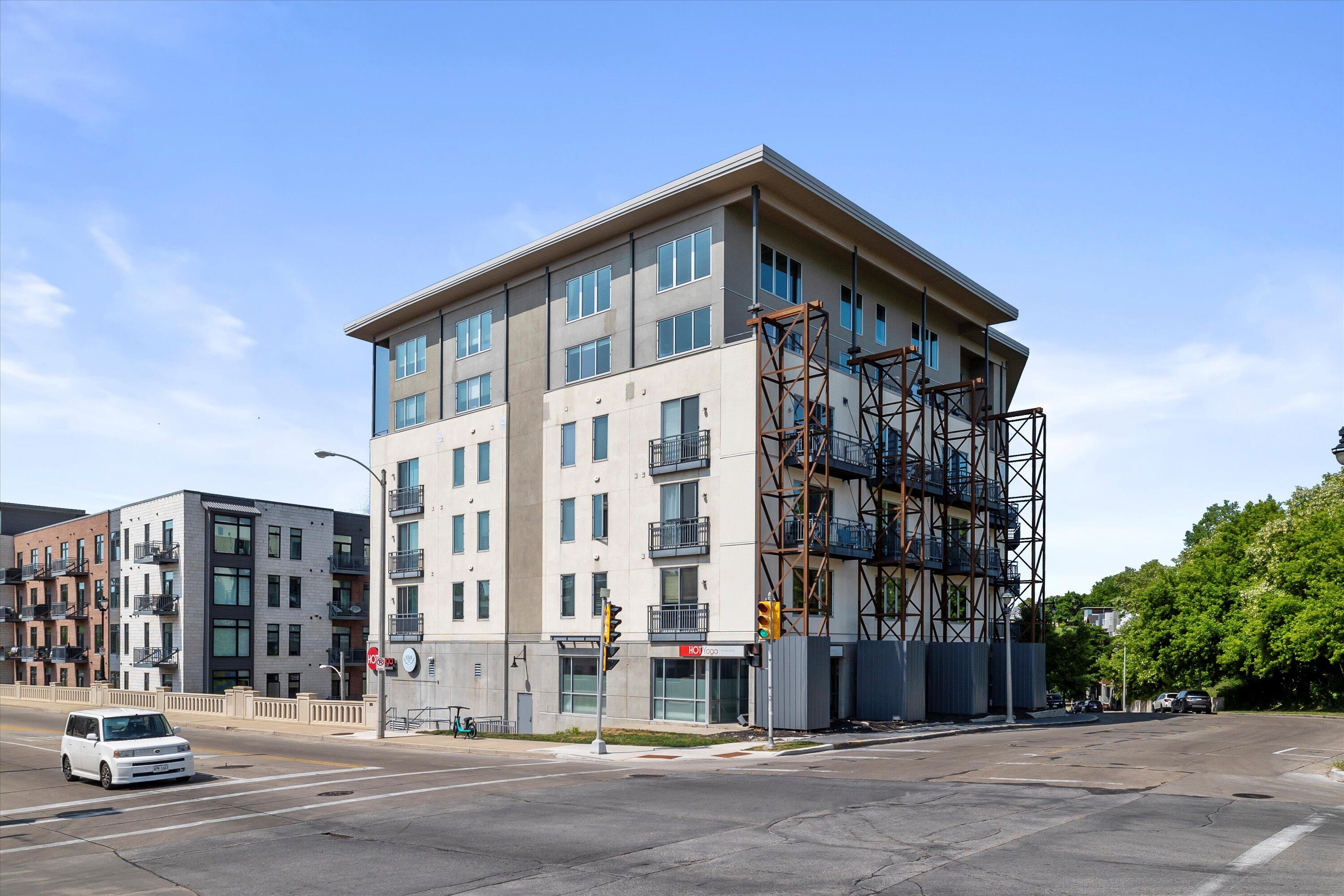 2080 N Commerce St 217