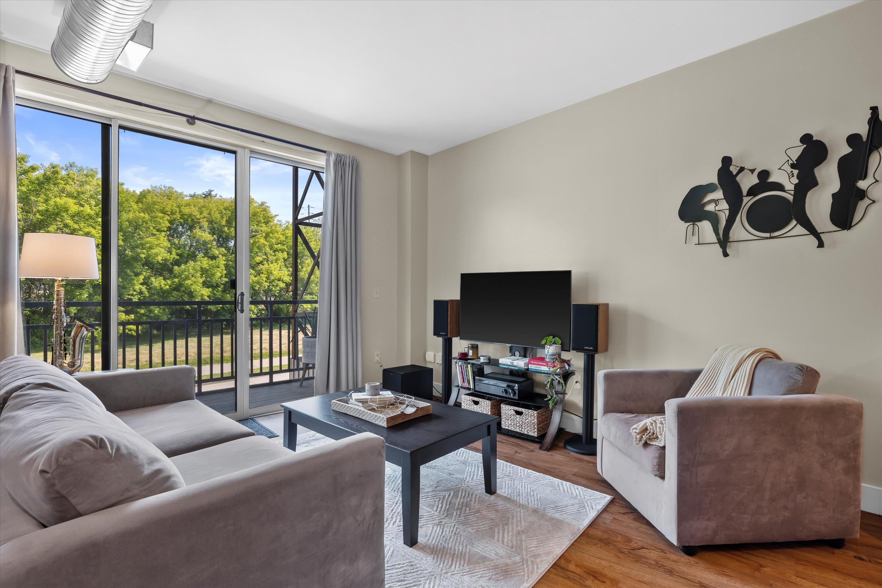 2080 N Commerce St 217