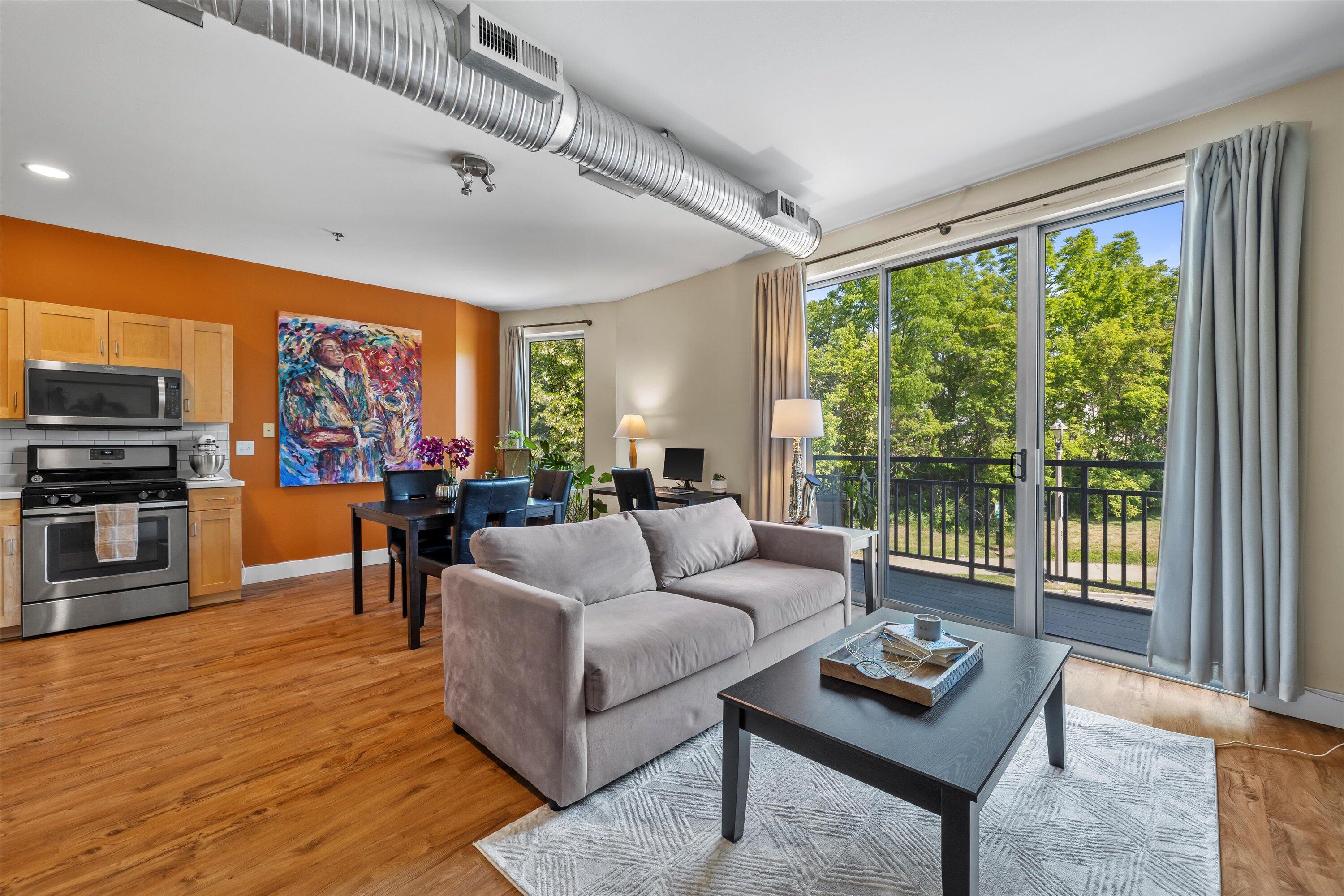 2080 N Commerce St 217