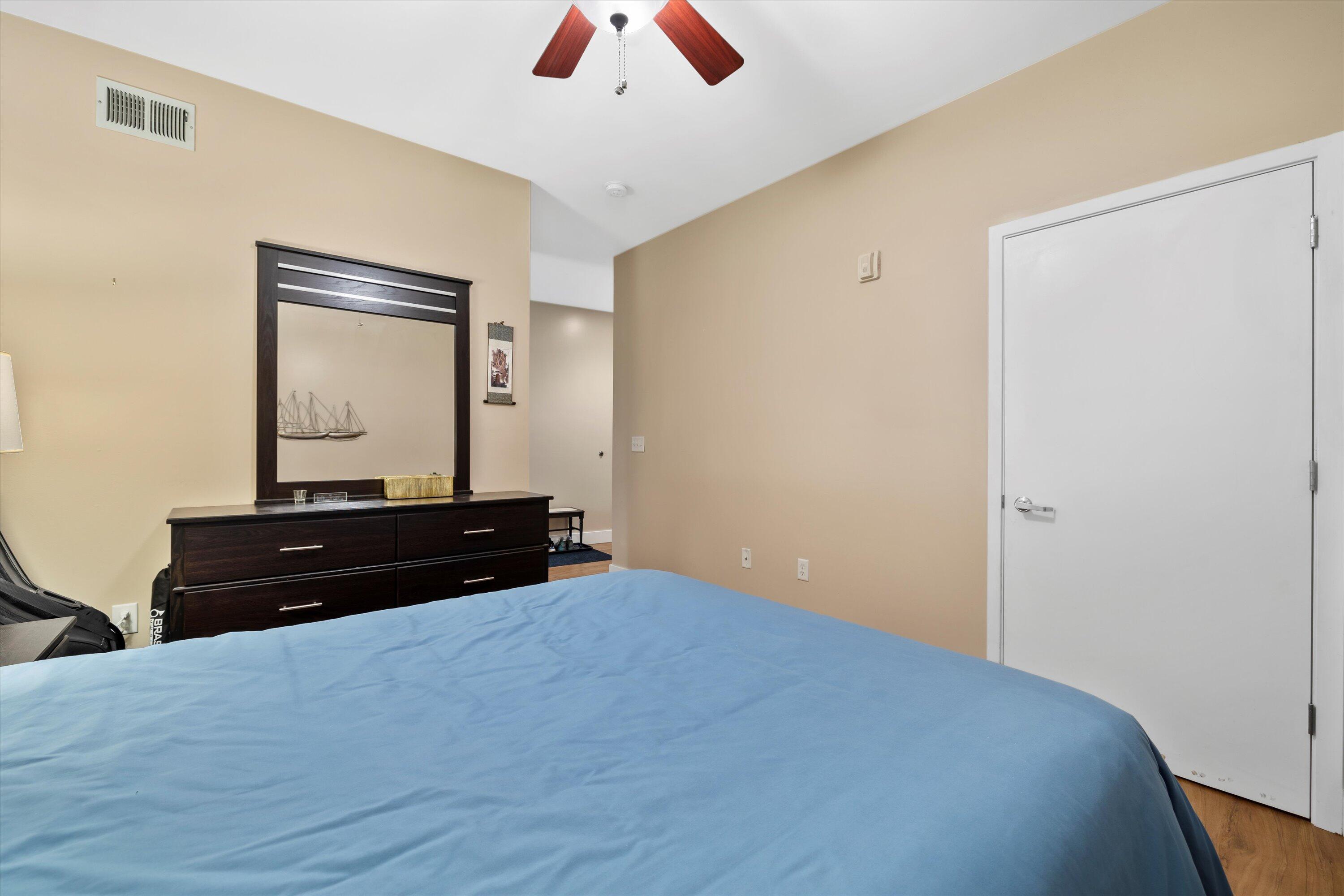 2080 N Commerce St 217