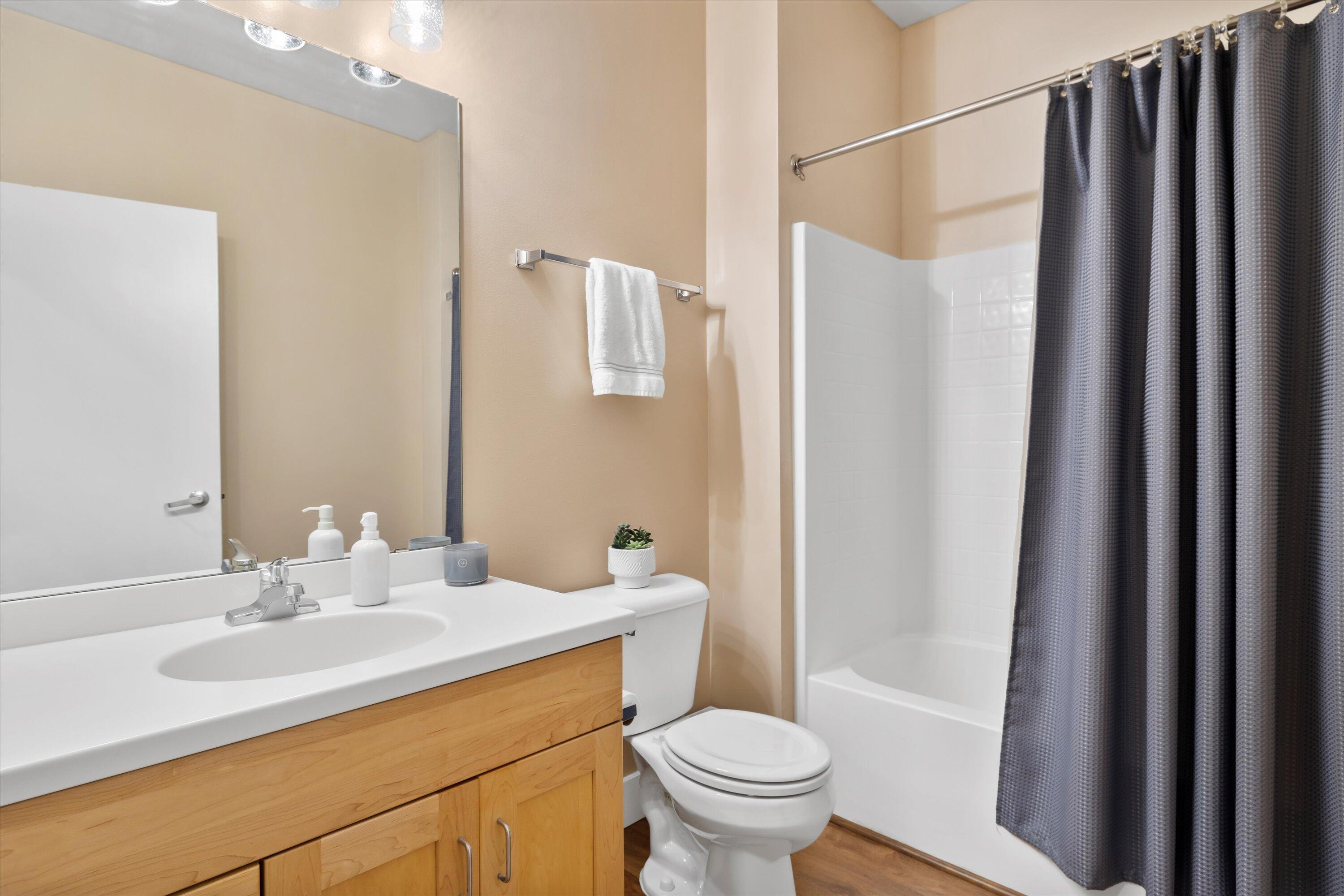 2080 N Commerce St 217