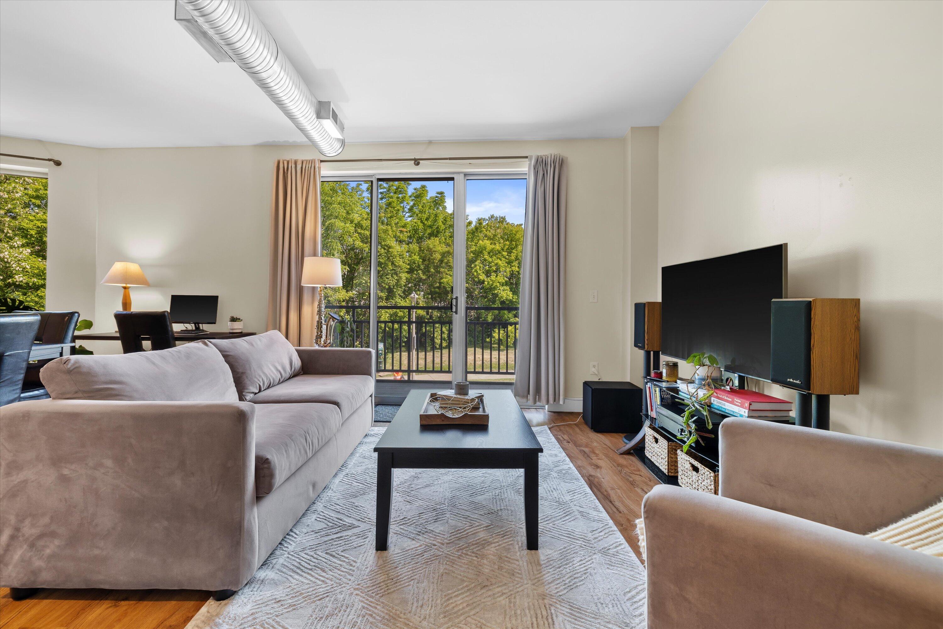 2080 N Commerce St 217