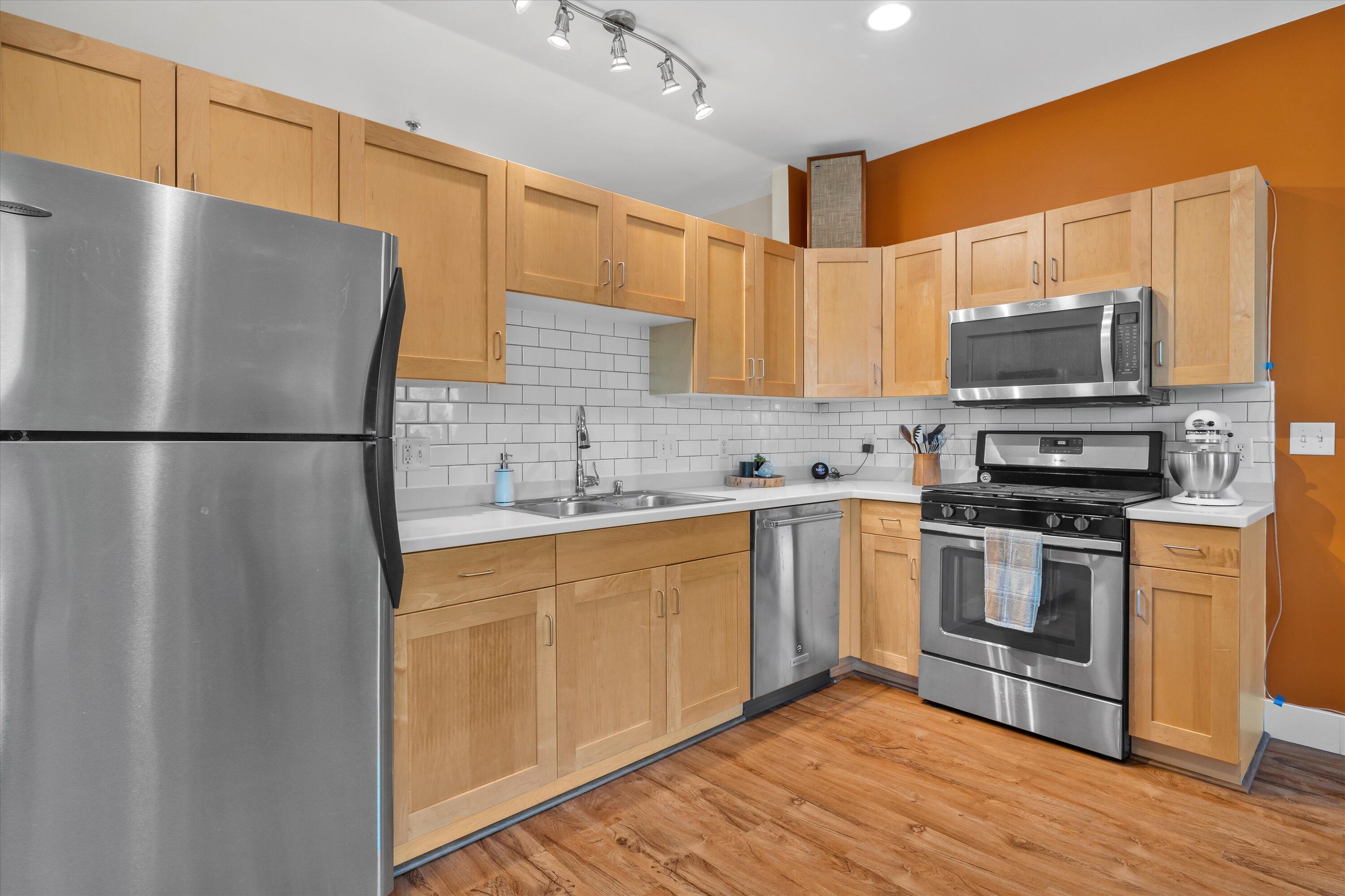 2080 N Commerce St 217