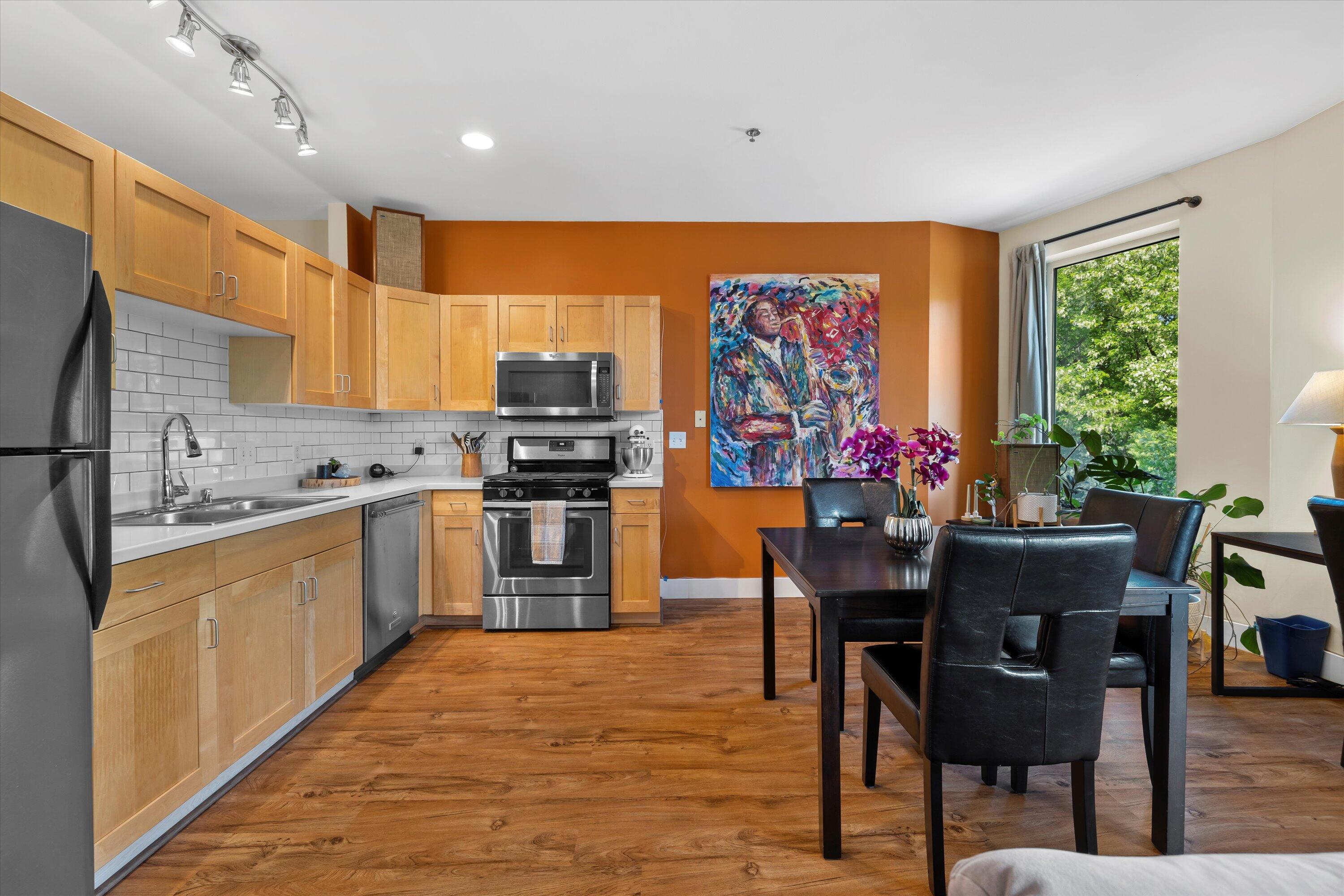 2080 N Commerce St 217