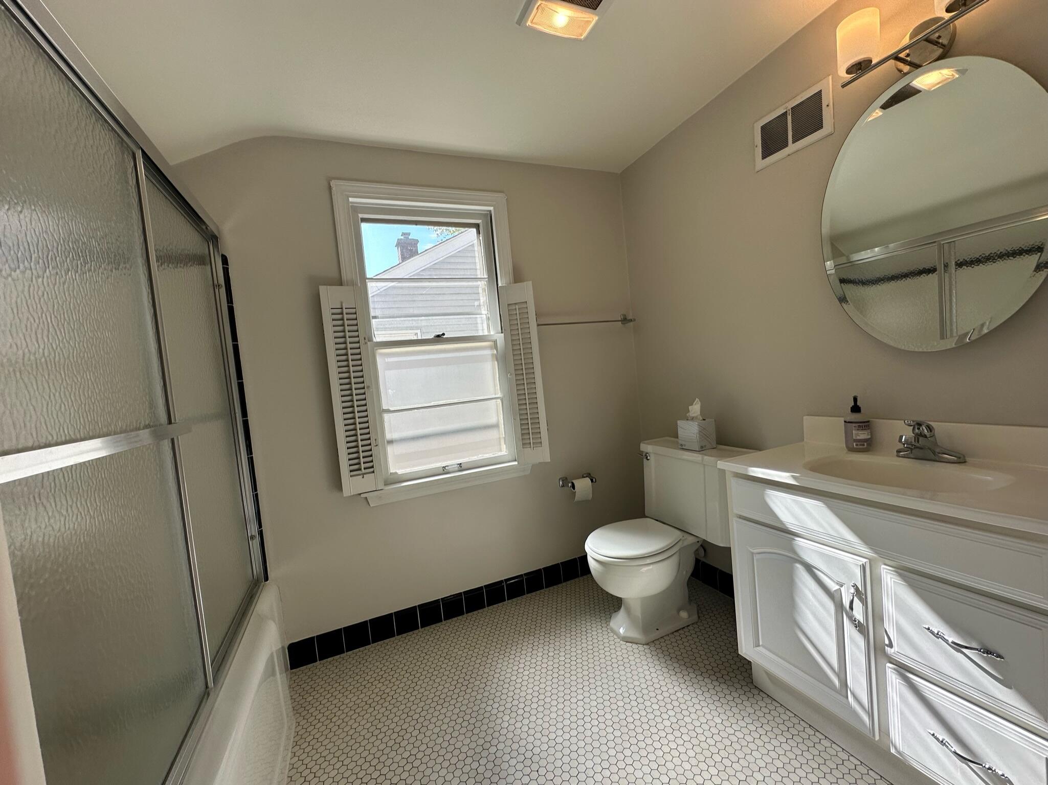 5928 N Bay Ridge Ave