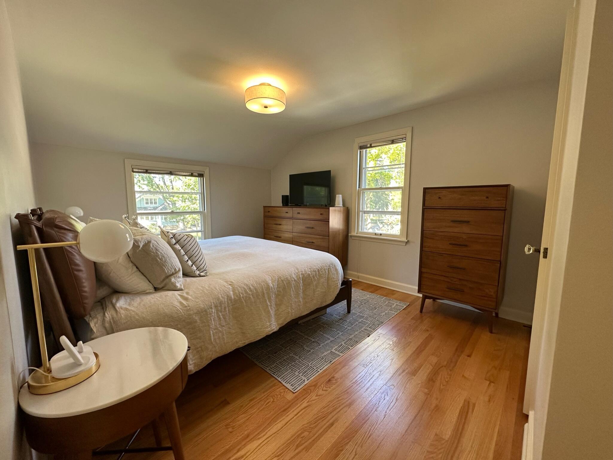 5928 N Bay Ridge Ave