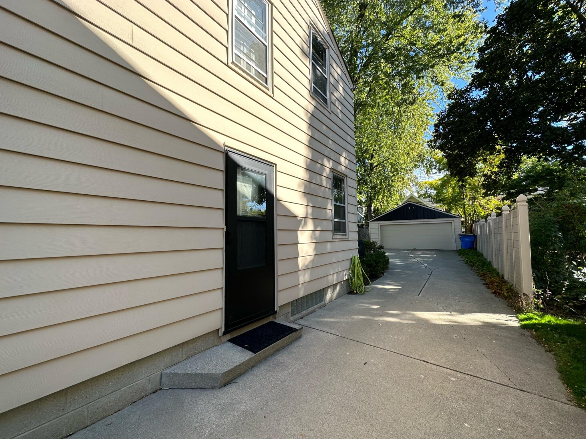 5928 N Bay Ridge Ave