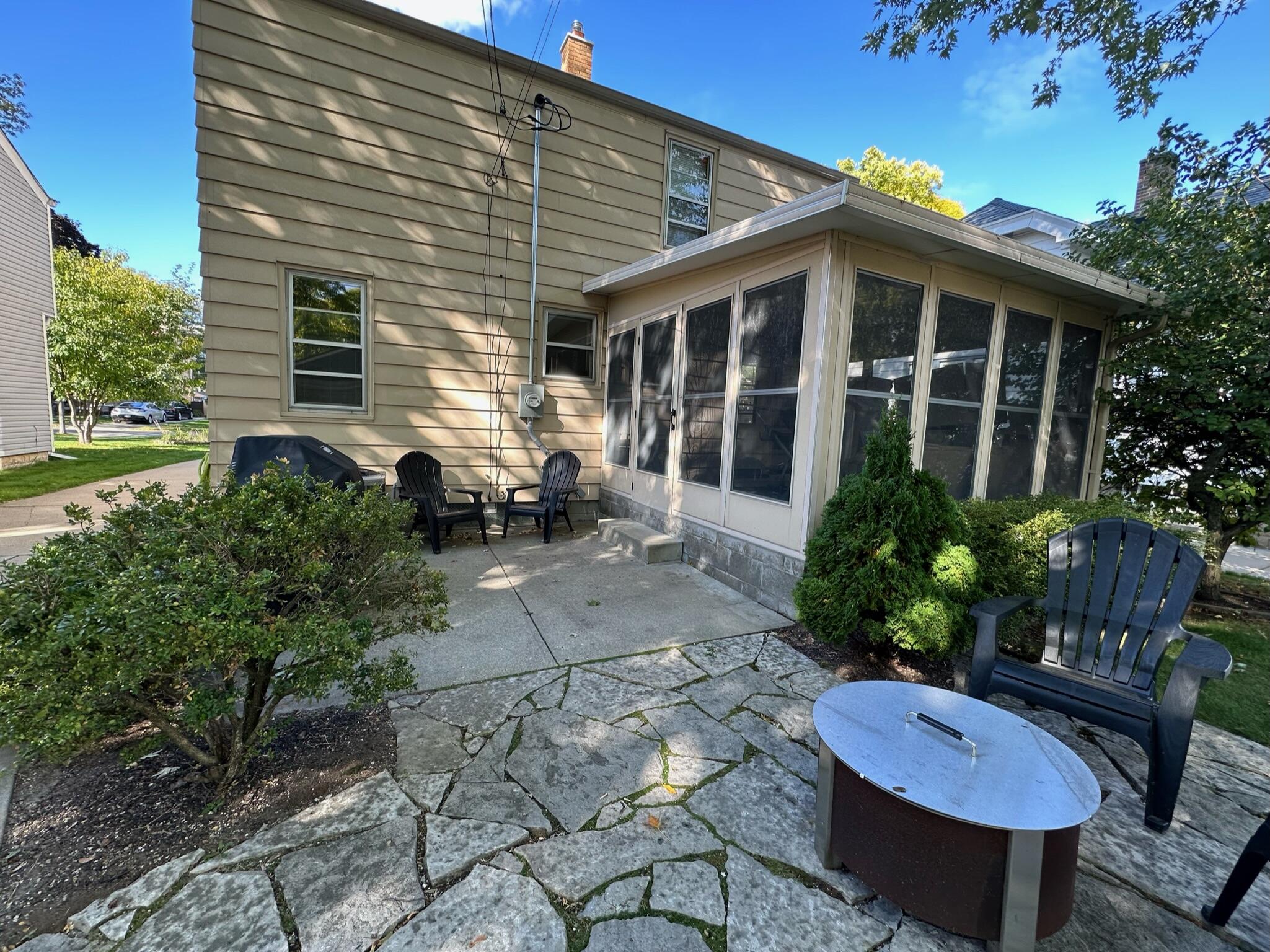 5928 N Bay Ridge Ave