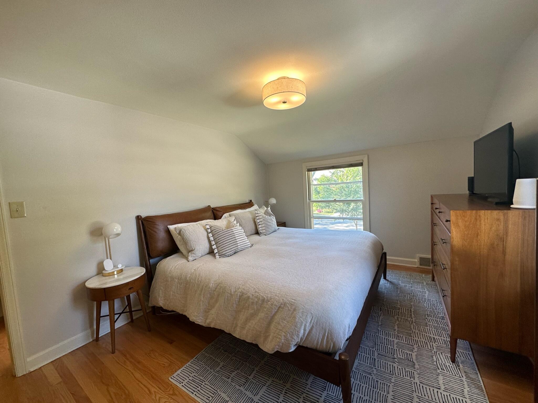 5928 N Bay Ridge Ave