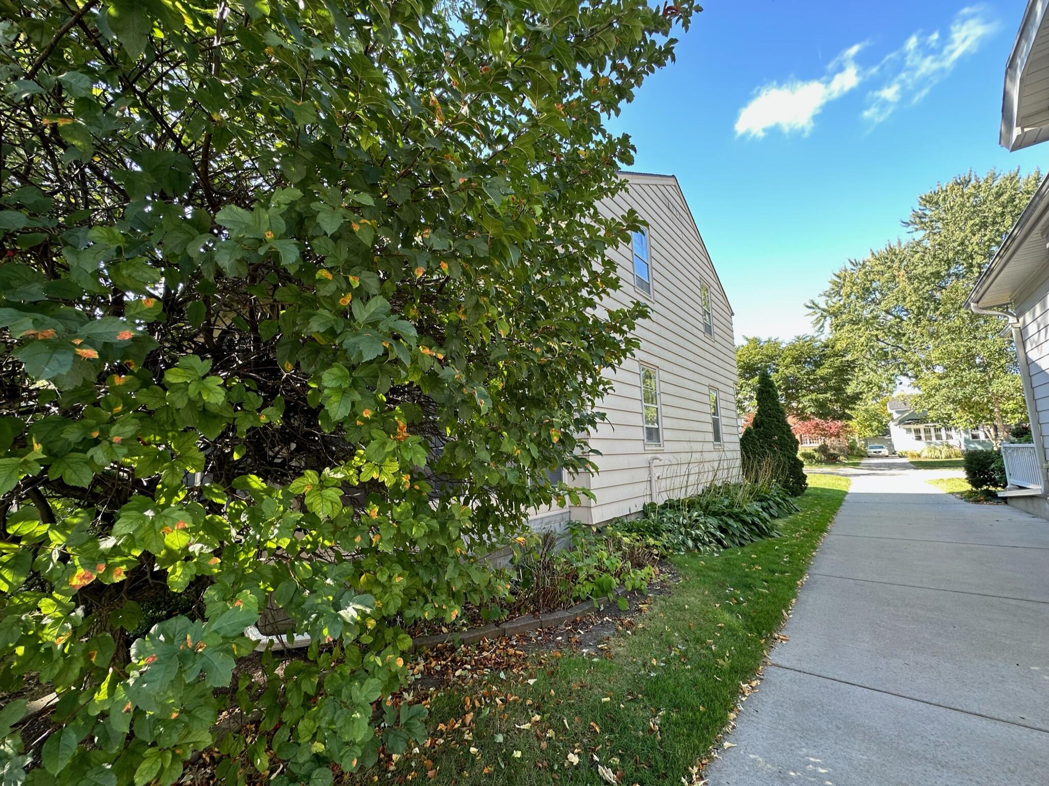 5928 N Bay Ridge Ave