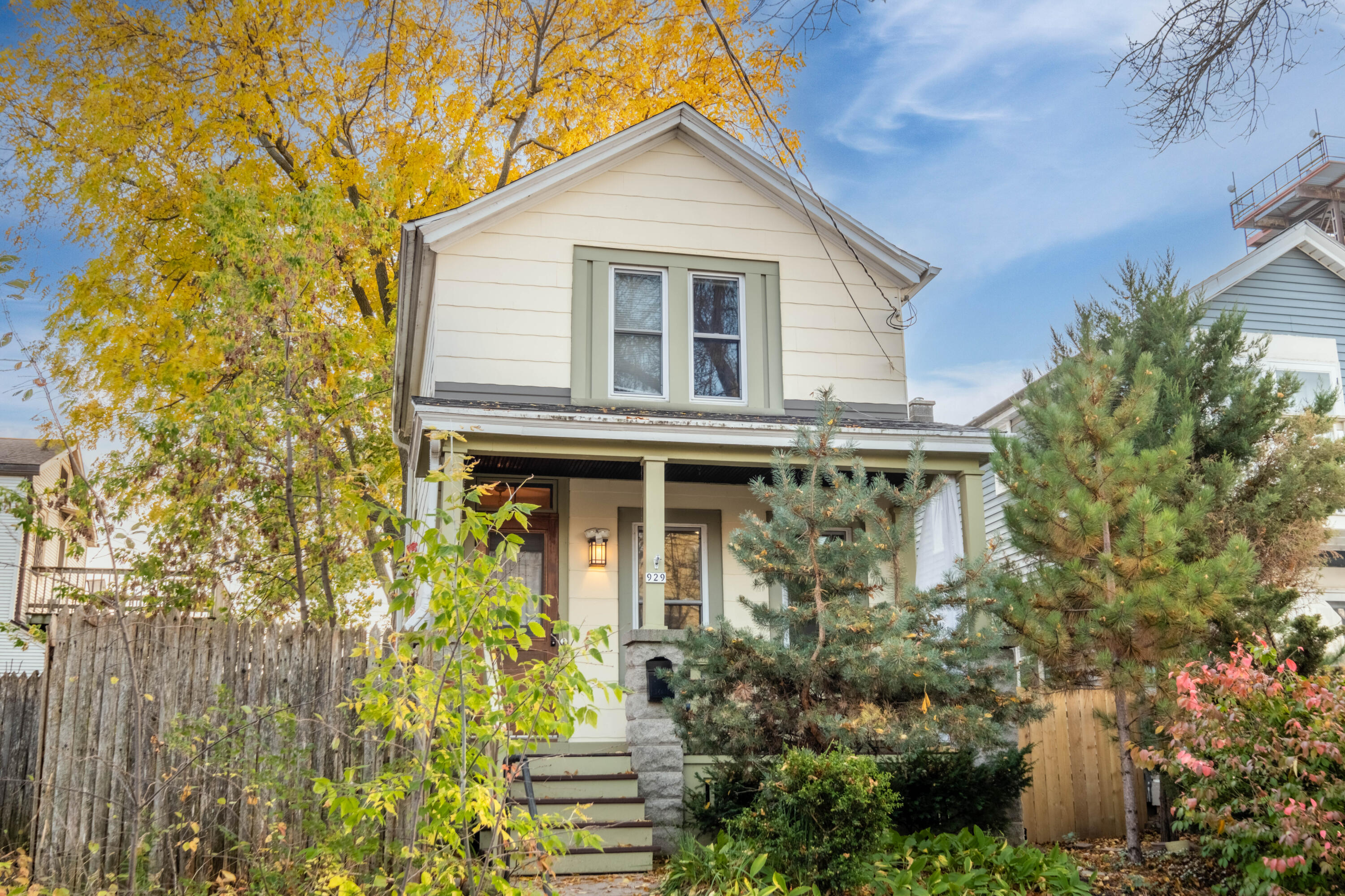 929 E Hamilton St