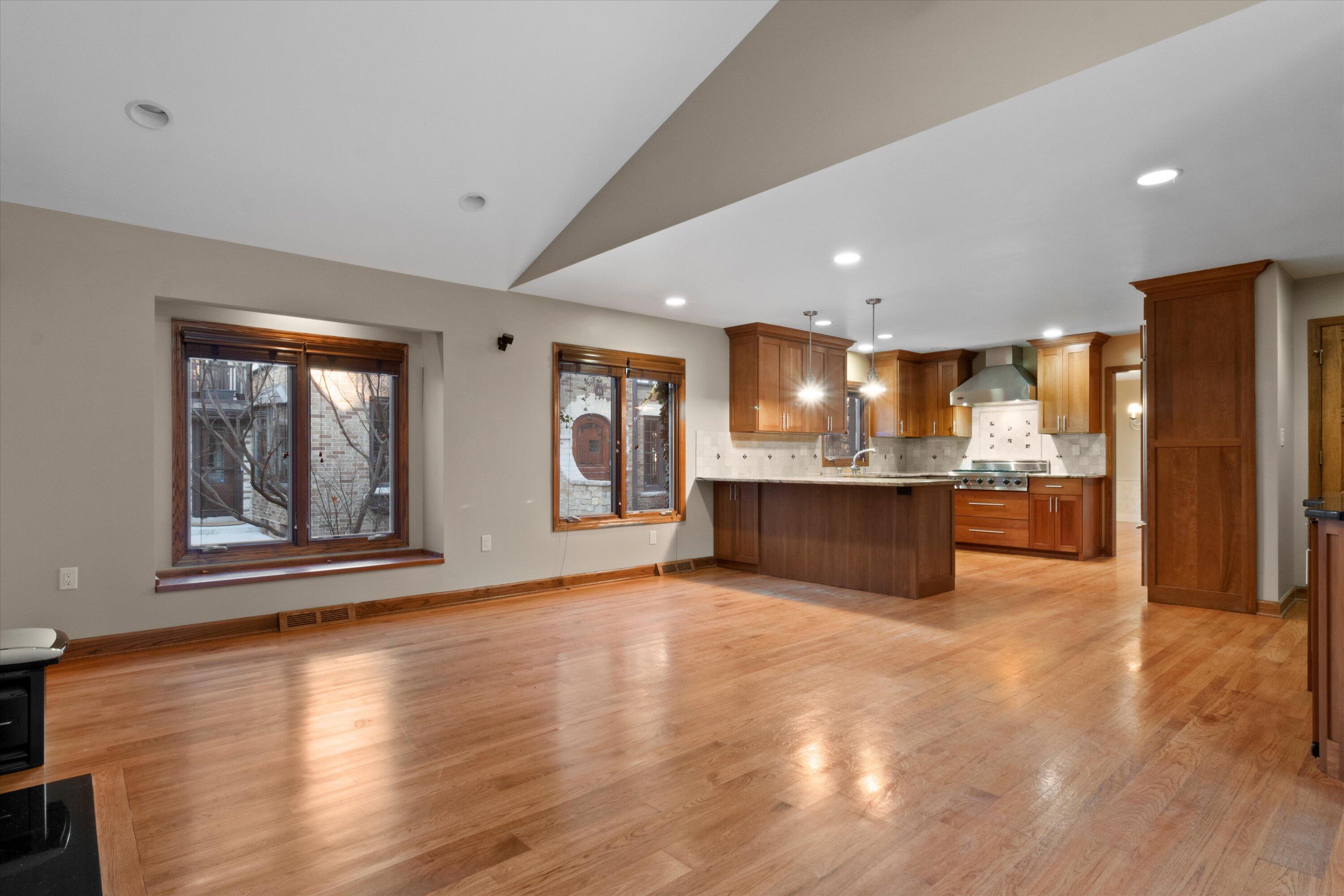 3459 N Lake Dr