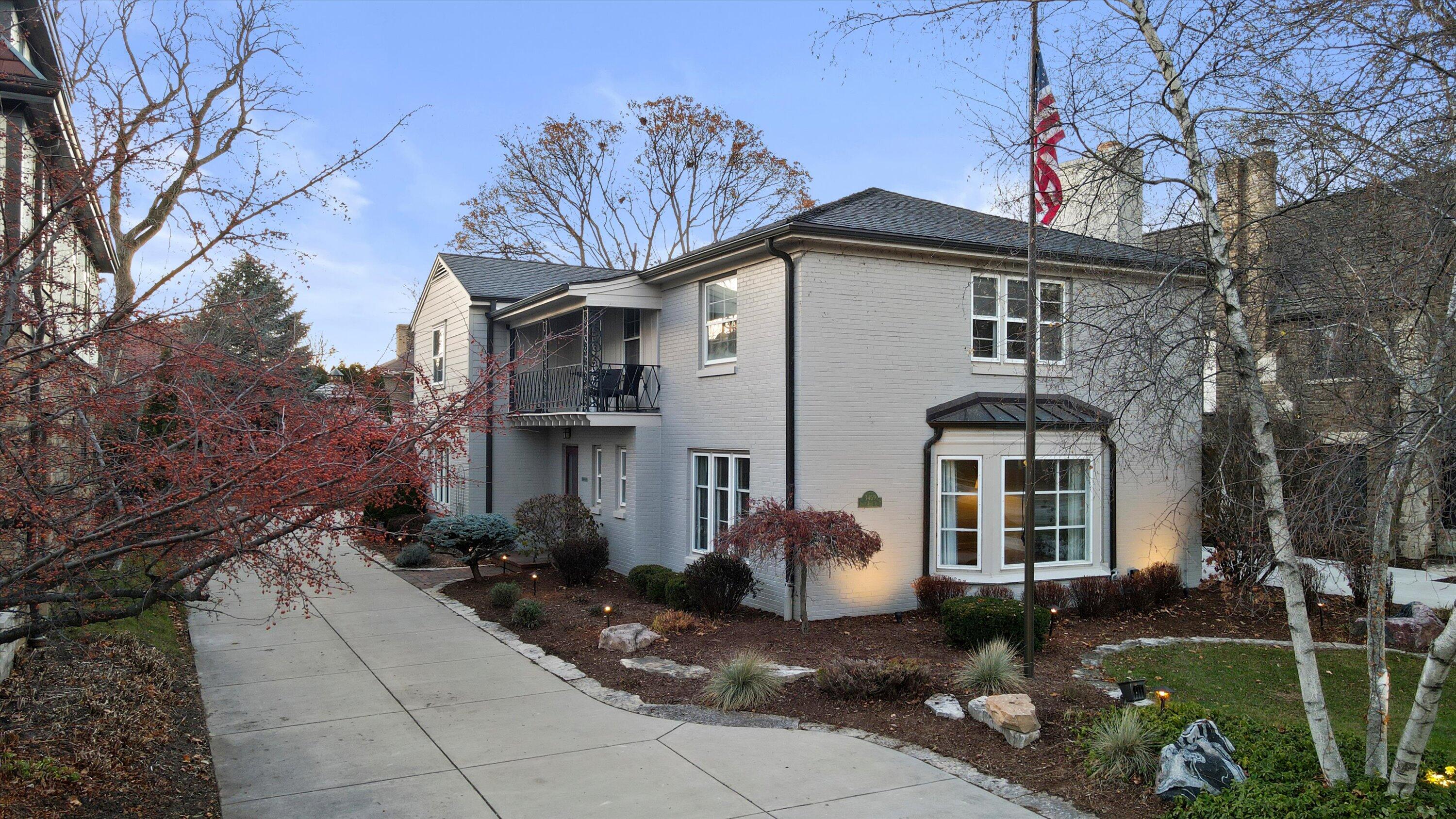 3459 N Lake Dr