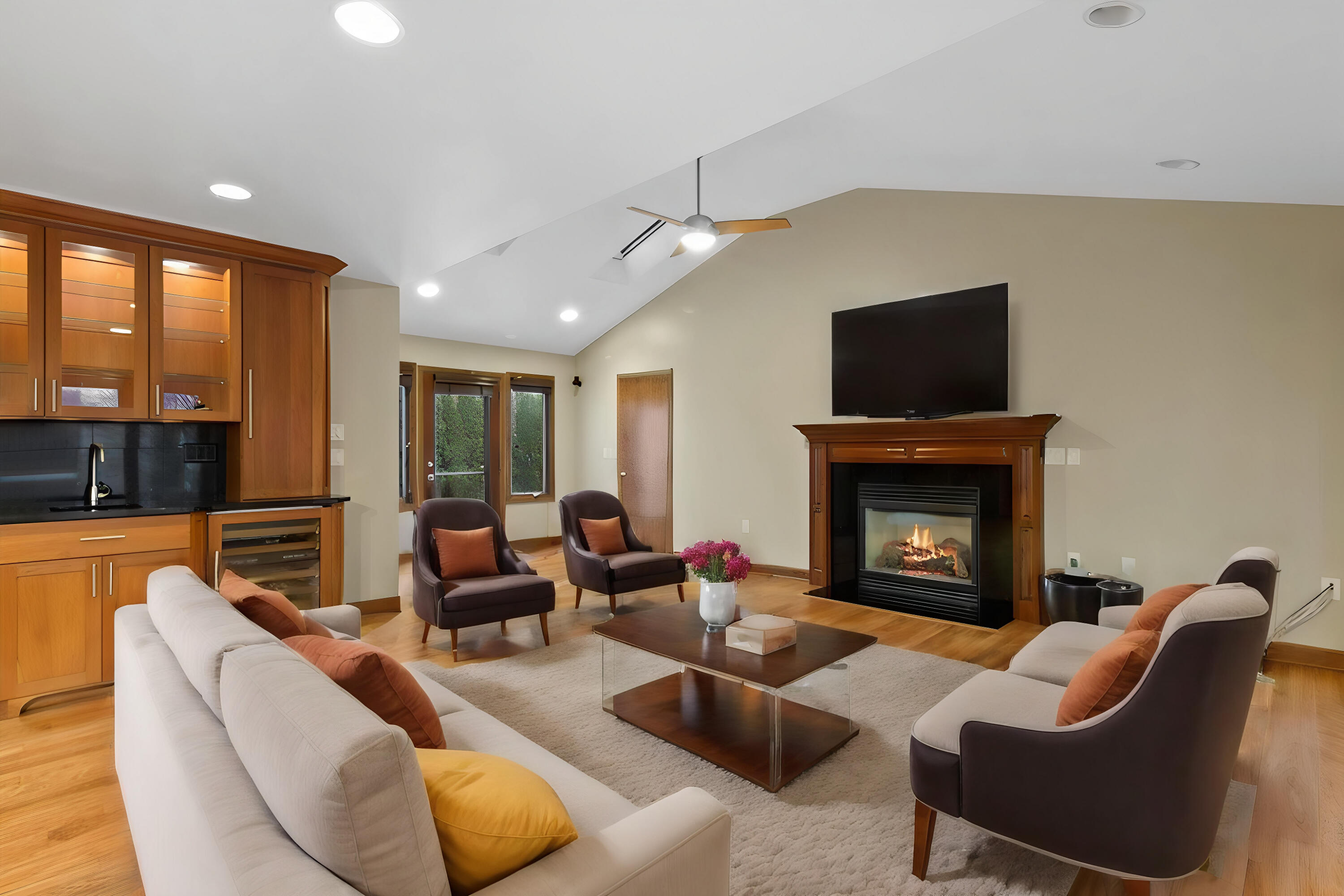 3459 N Lake Dr