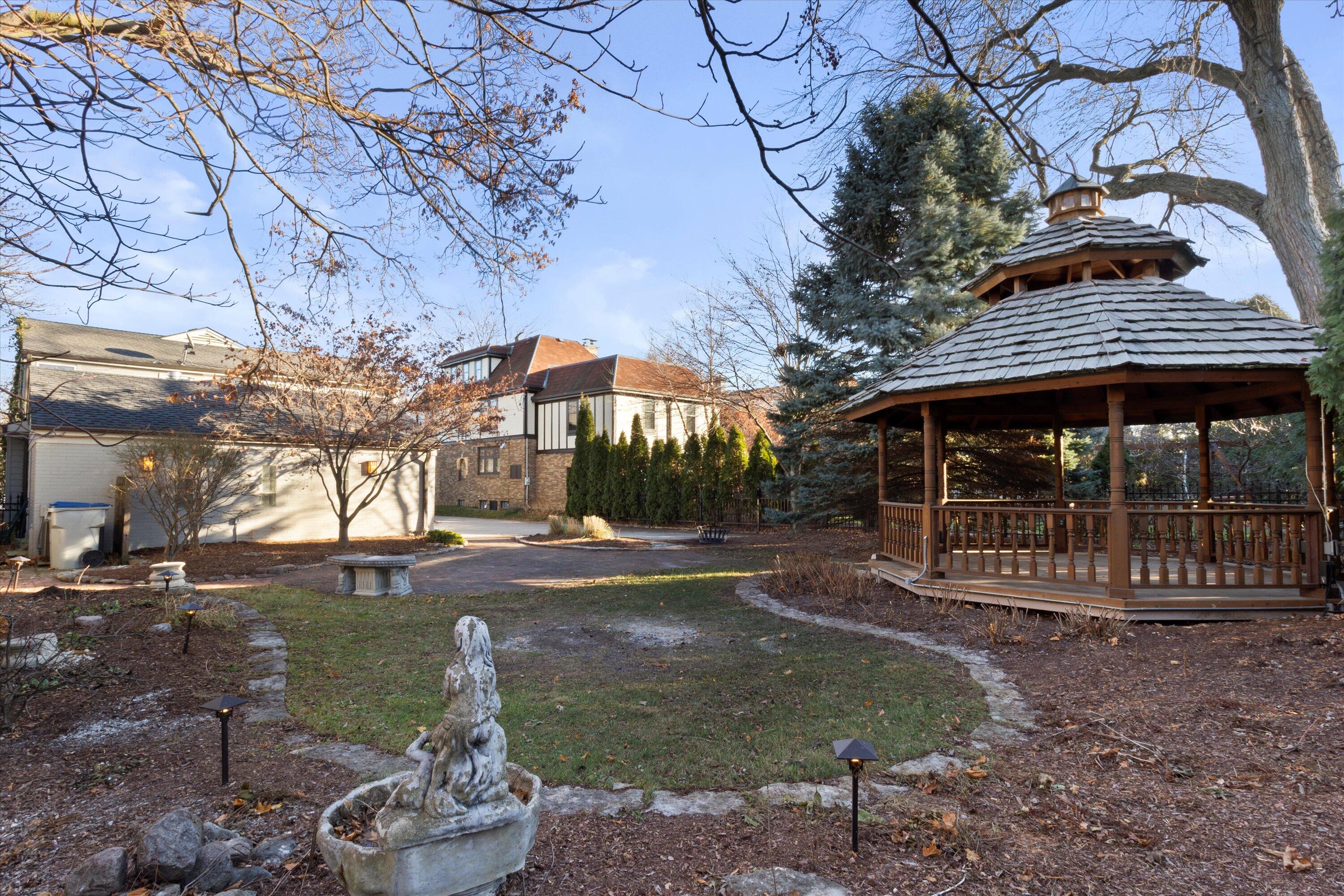 3459 N Lake Dr