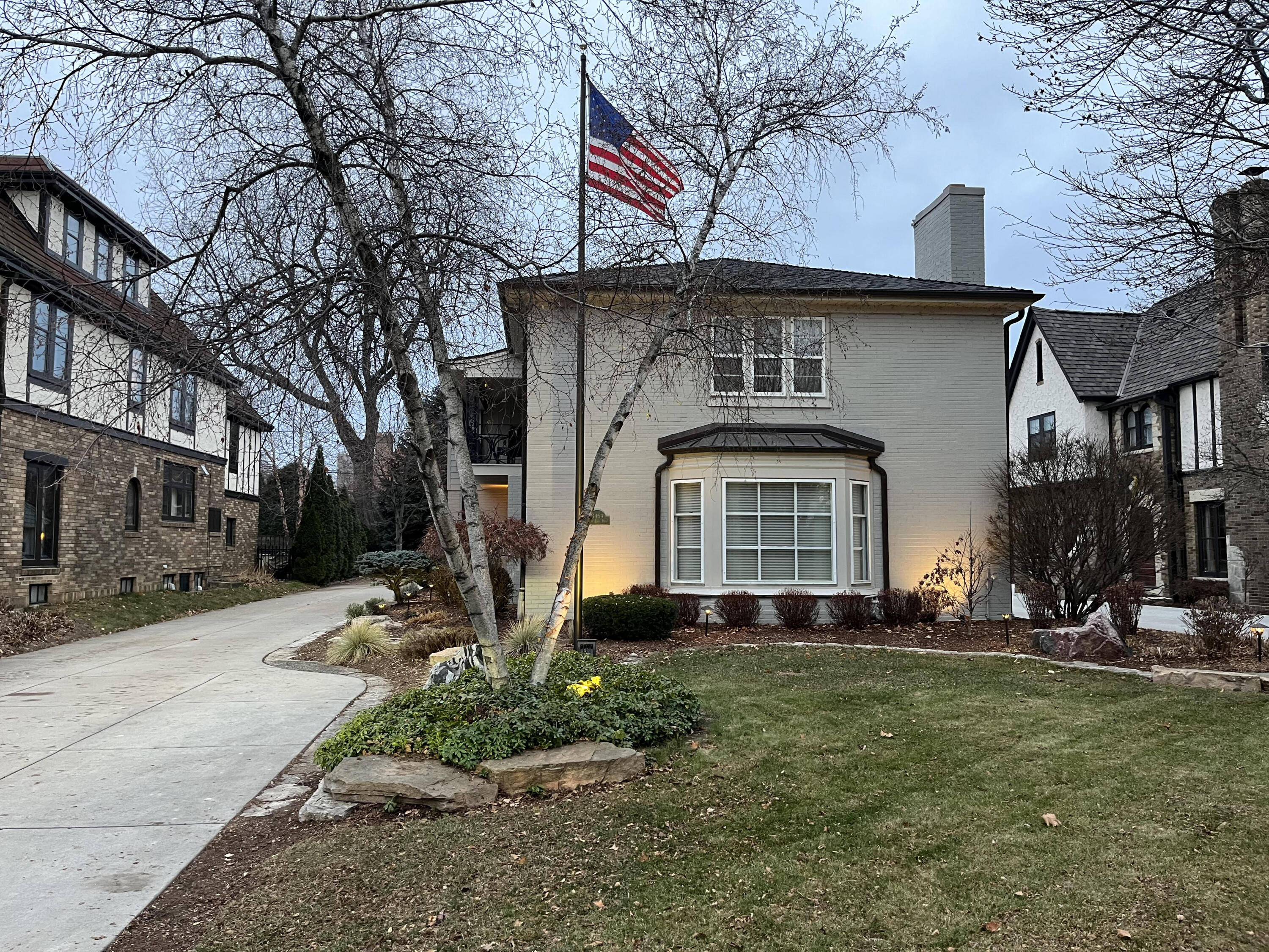 3459 N Lake Dr